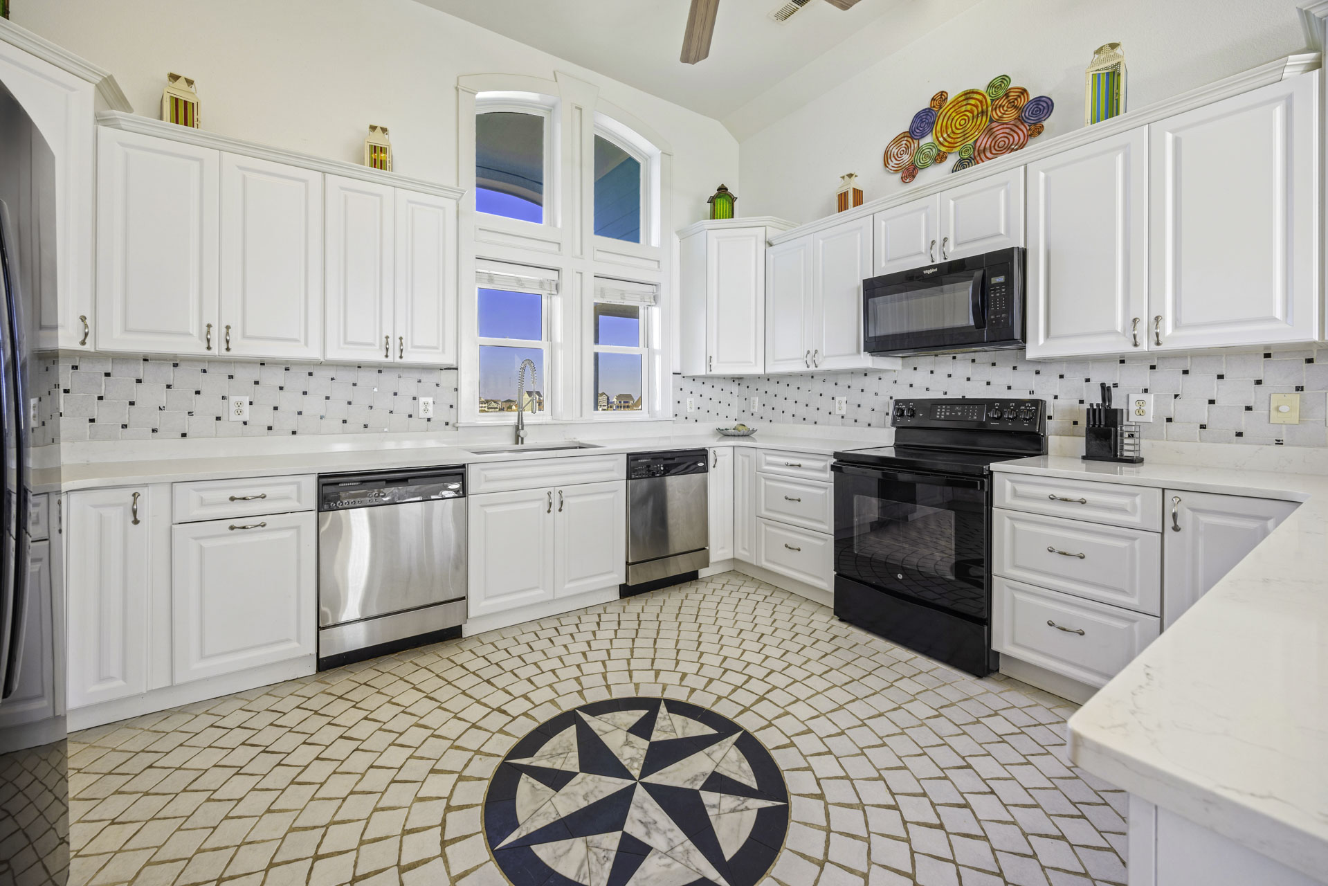 Surf Or Sound Realty 534 Peaceful Retreat Kitchen 2