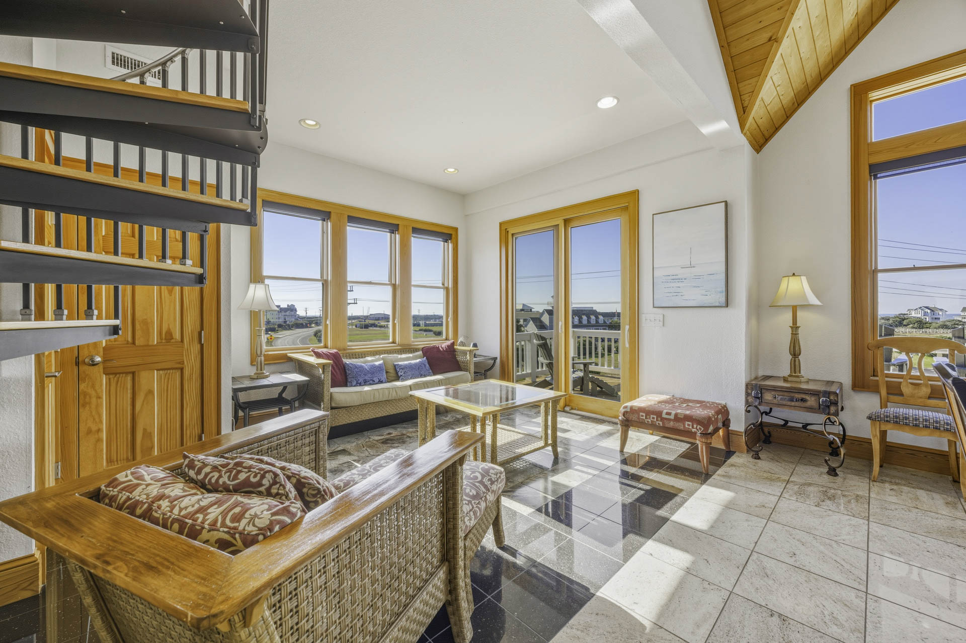 Surf Or Sound Realty 528 Hatteras Seaduction Great Room 5