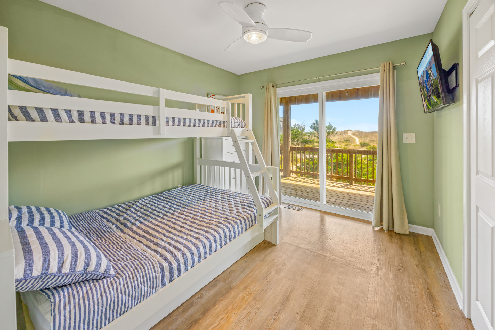 Surf Or Sound Realty 1020 Bunky's Den Bedroom 3 1