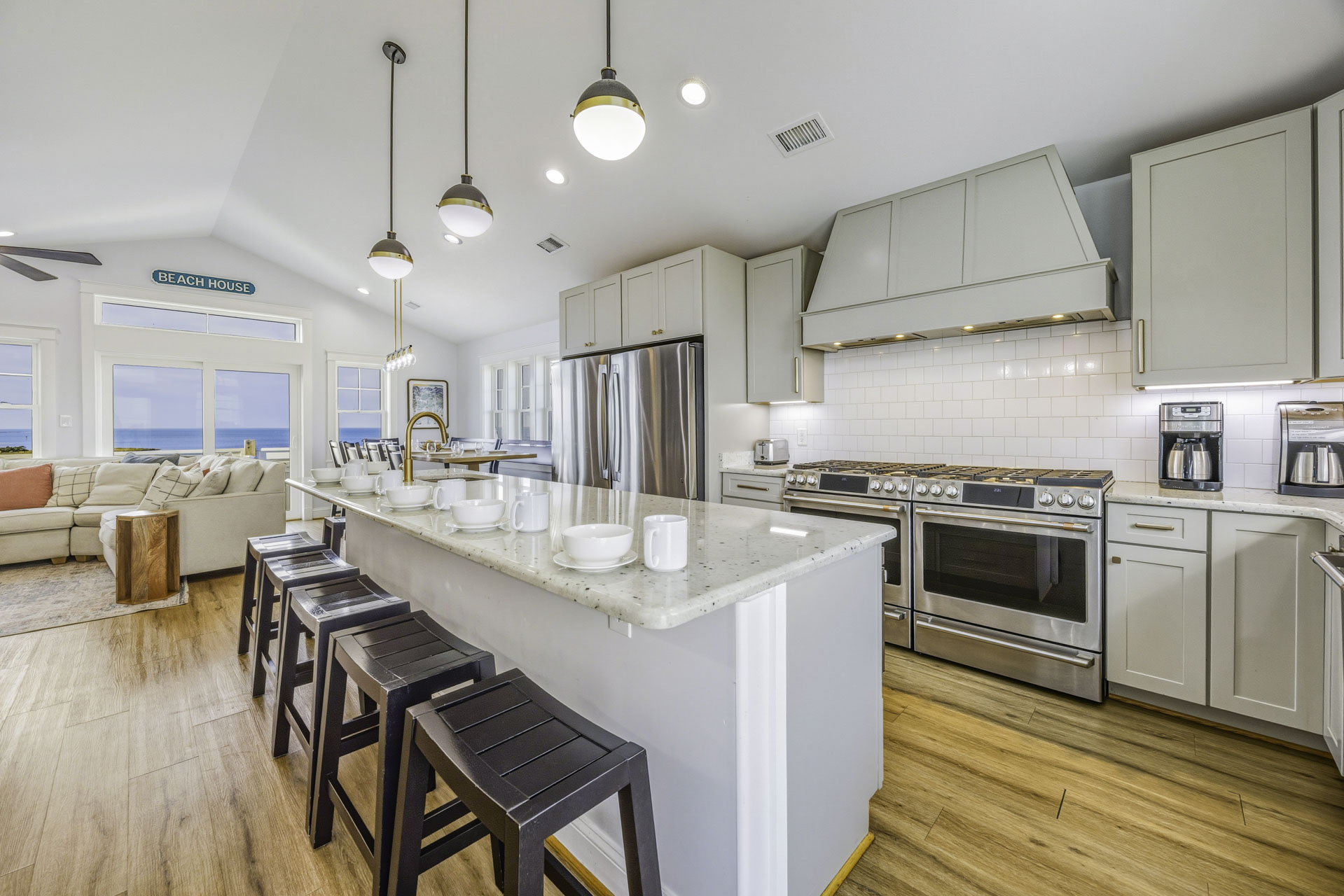 Surf Or Sound Realty 1000 Bellavues Kitchen 7