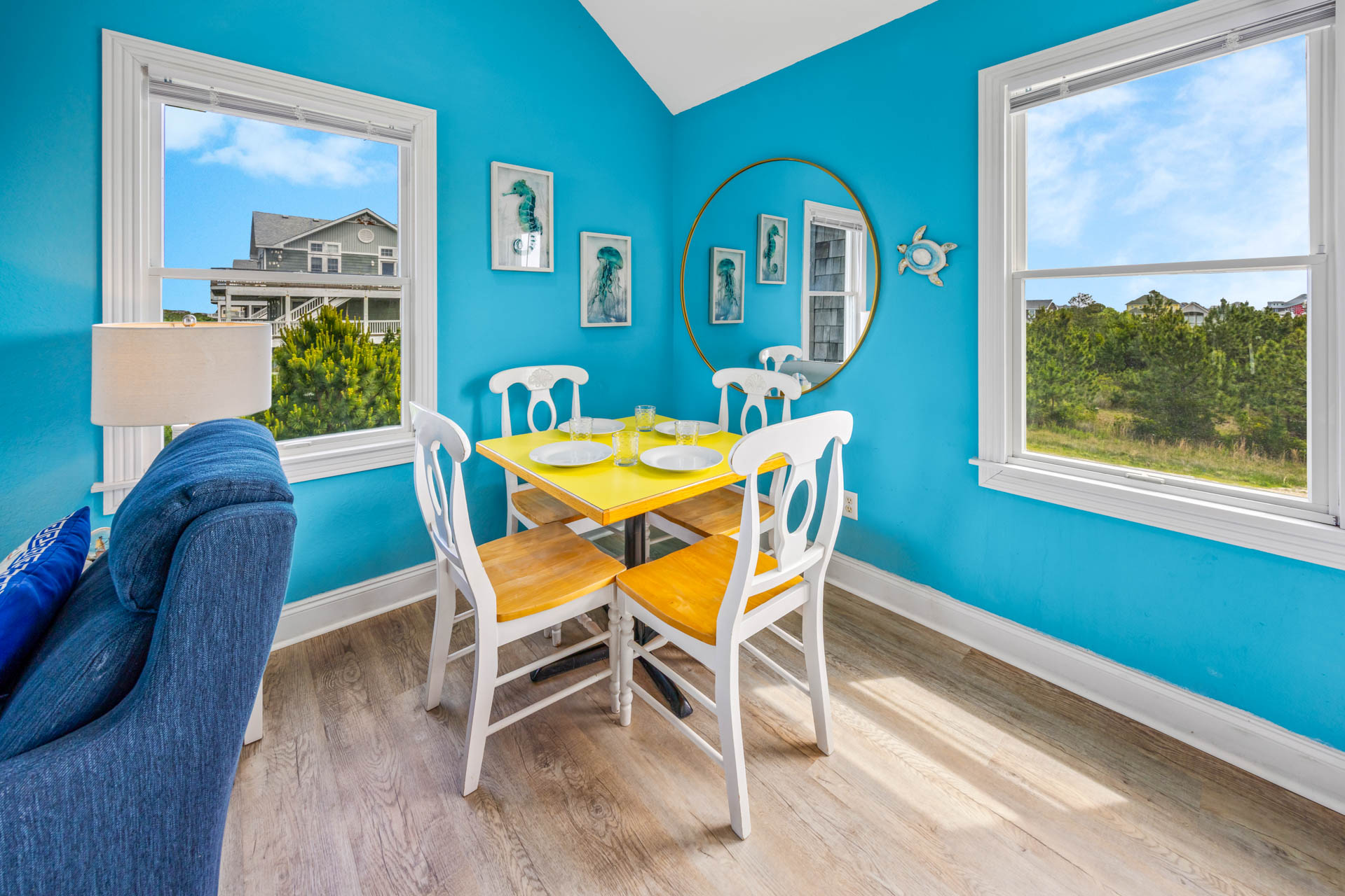 Surf Or Sound Realty 452 Isle Be Breezy Dining Area 1