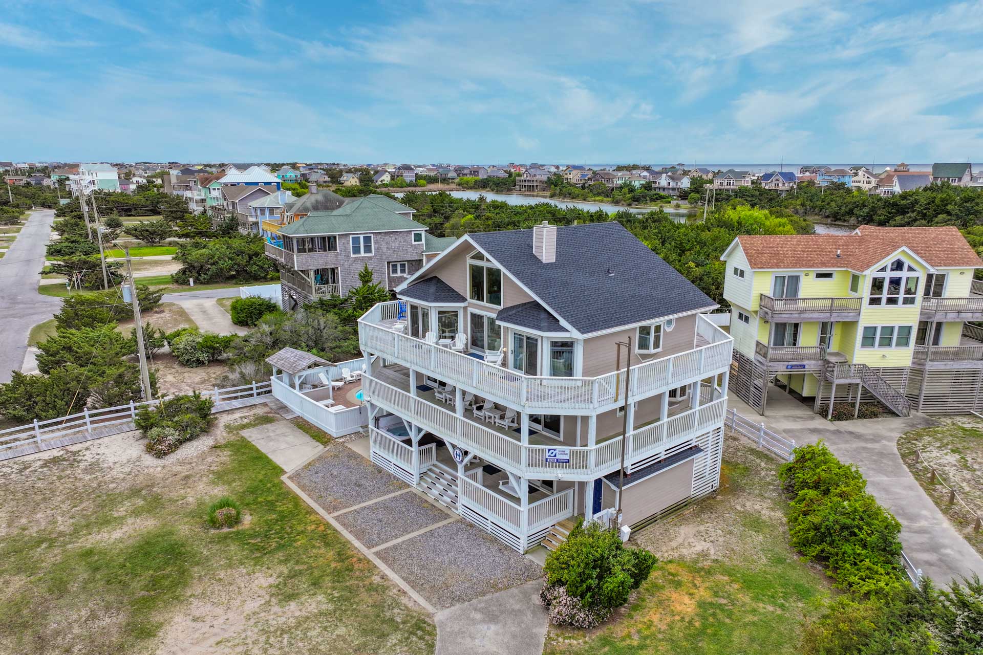 Surf Or Sound Realty 638 The Hatteras House Exterior 6