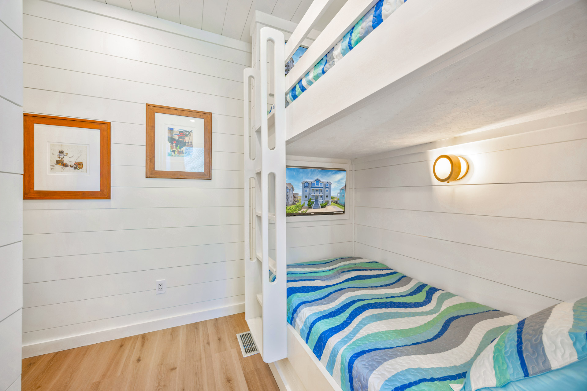 Surf Or Sound Realty 782 Forever Moore Bedroom 10 4