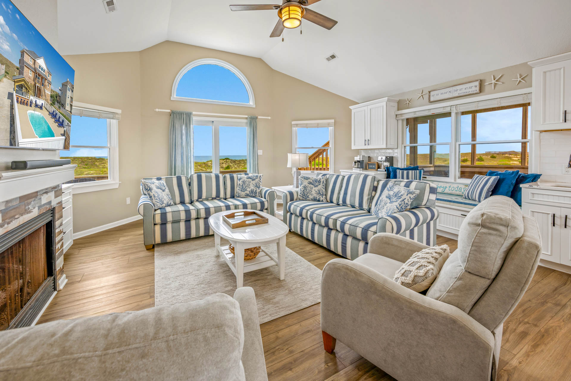 Surf Or Sound Realty 952 Hatteras Jack Great Room 2