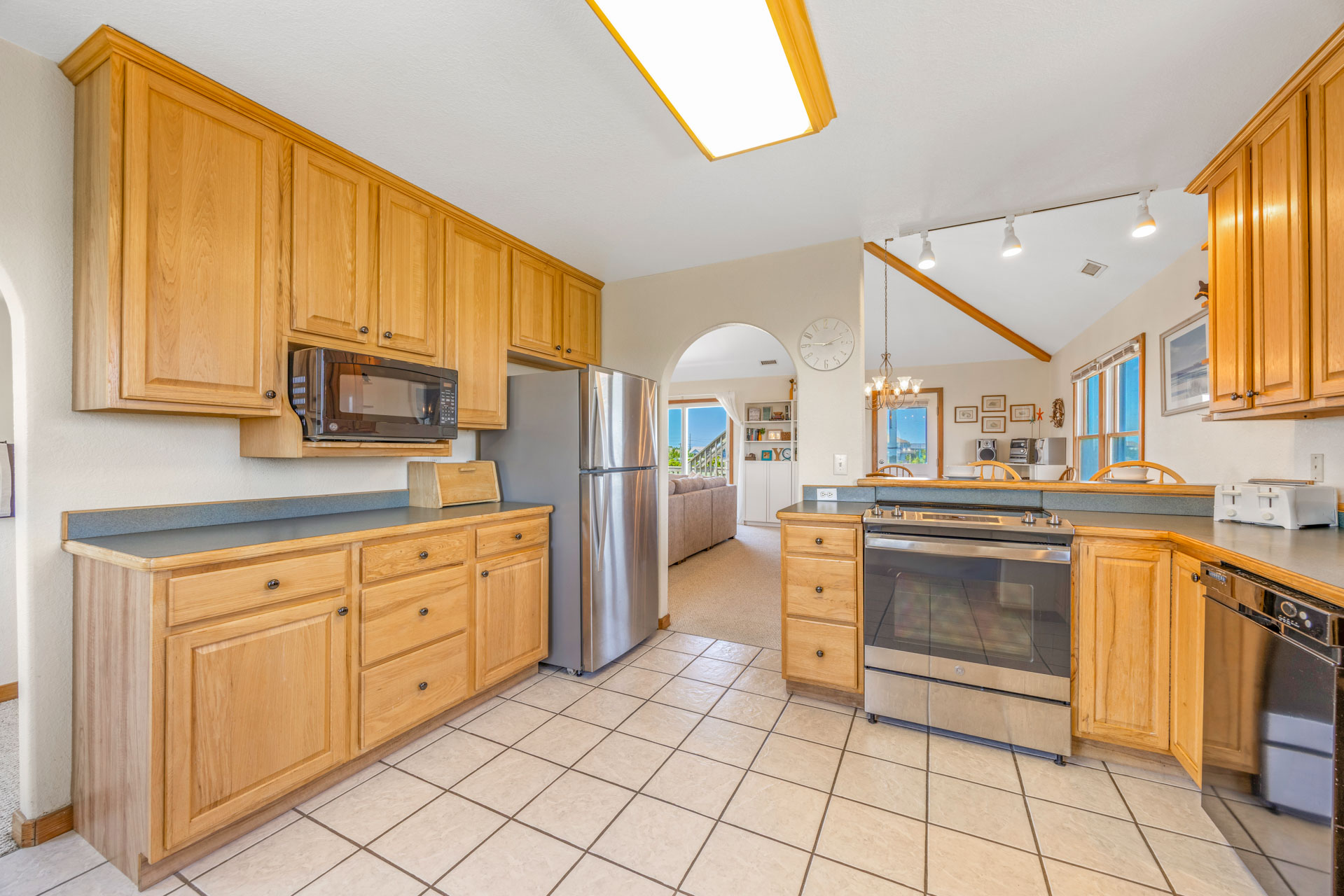 Surf Or Sound Realty 273 Salvo Vera Kitchen 3