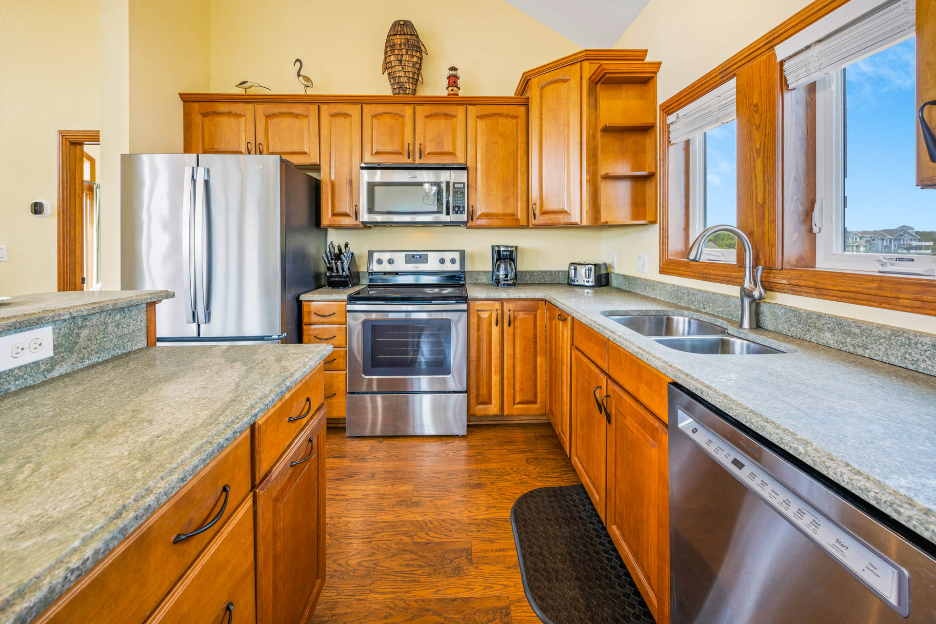 Surf Or Sound Realty 877 The People Sanctuary Kitchen 2