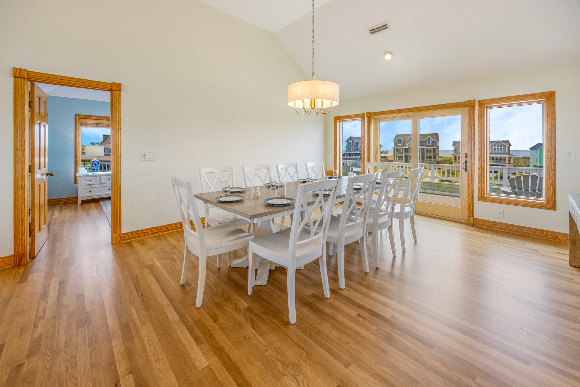 Surf Or Sound Realty 1067 Carolina Bliss Dining Area 1