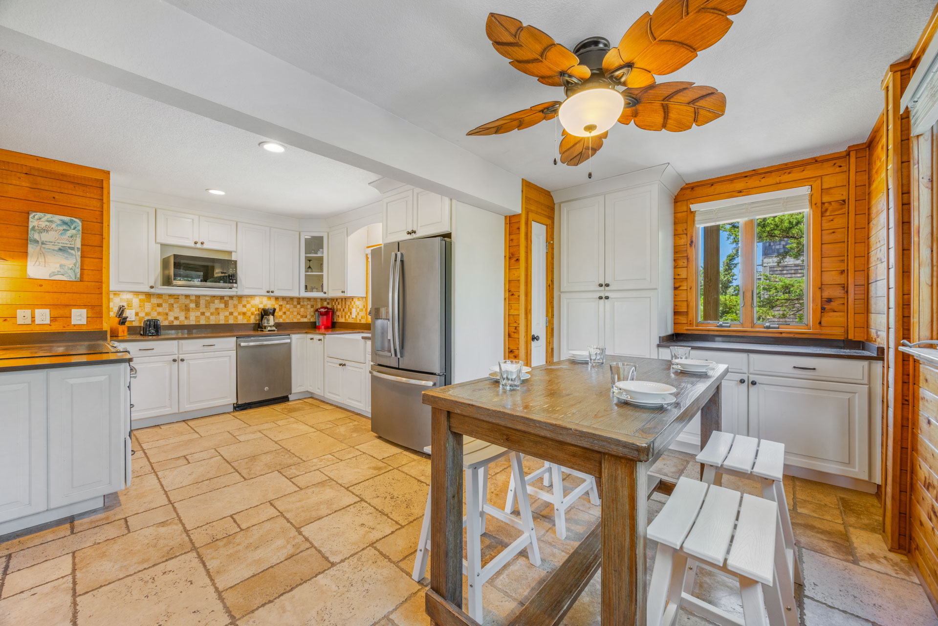 Surf Or Sound Realty 1258 Idle Minds Kitchen Area 5