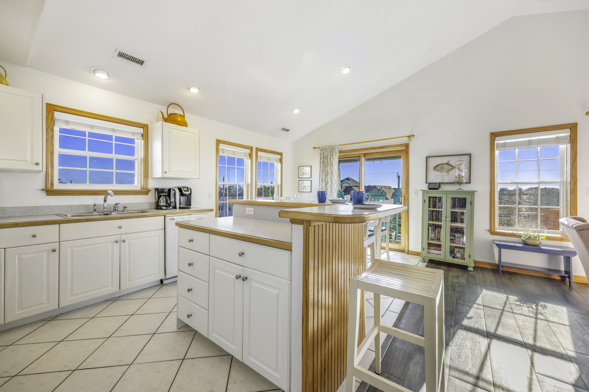 Surf Or Sound Realty 476 Changes In Attitude Kitchen 3