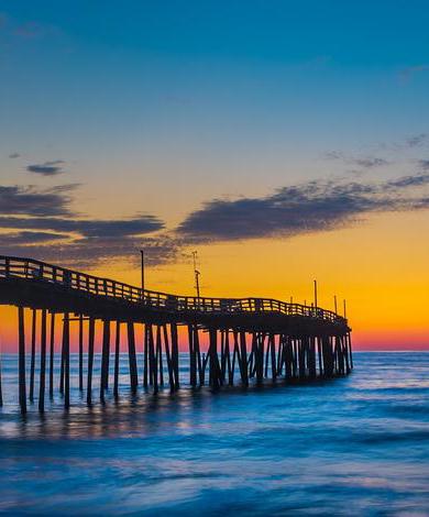 https://www.surforsound.com/media/gzrdcdpy/experiences-attractions-fishing-piers-hero-sunrise-1920x470.jpg?rxy=0.5623639682128513,0.5120701044121206&width=390&height=470&rnd=133336623155970000