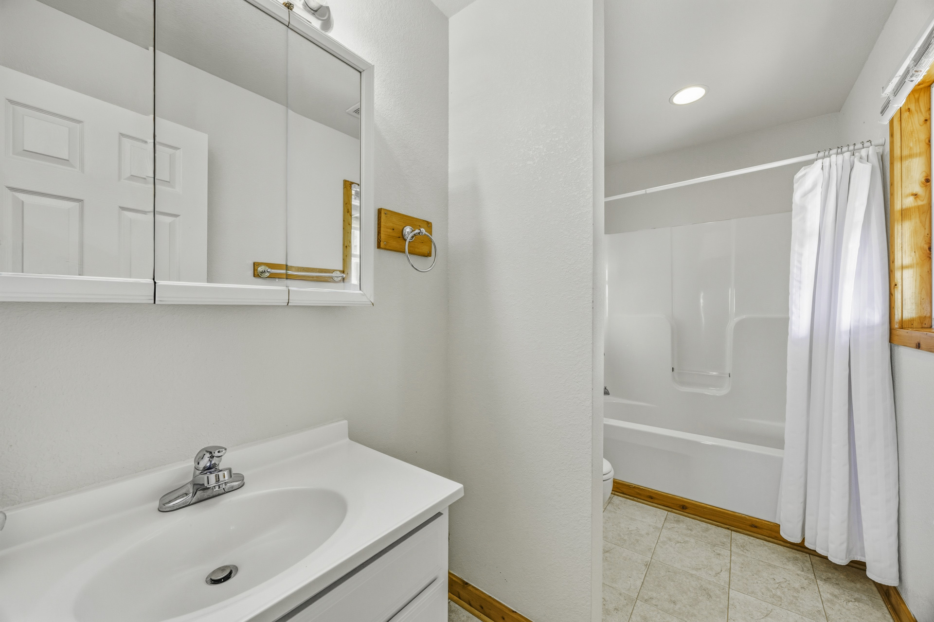 Surf Or Sound Realty 1047 LV 2 Kite Bedroom 3 3