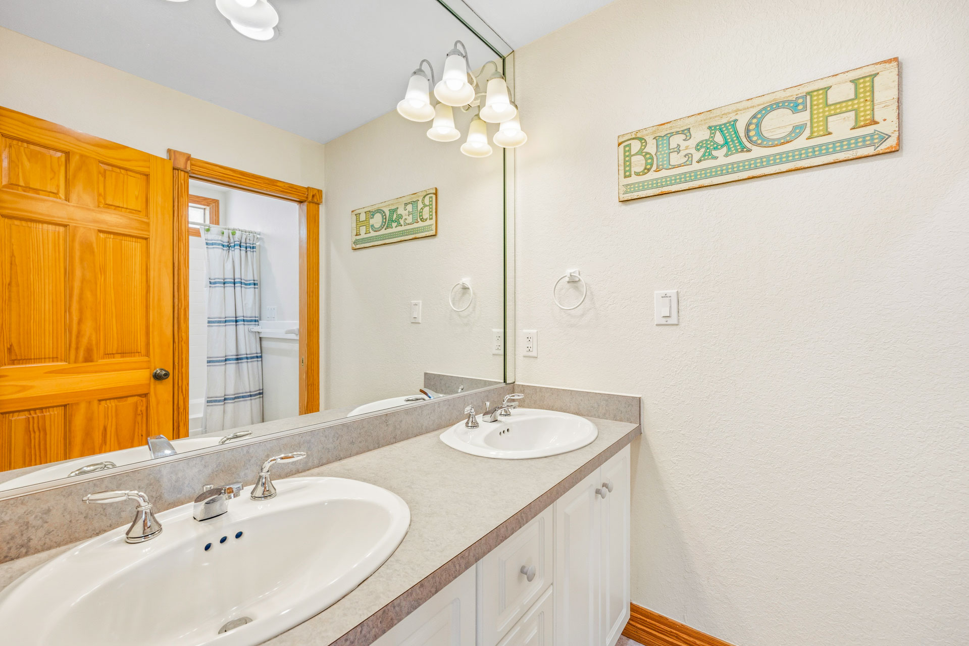 Surf Or Sound Realty 1126 Splash Landing Bedroom 4 3