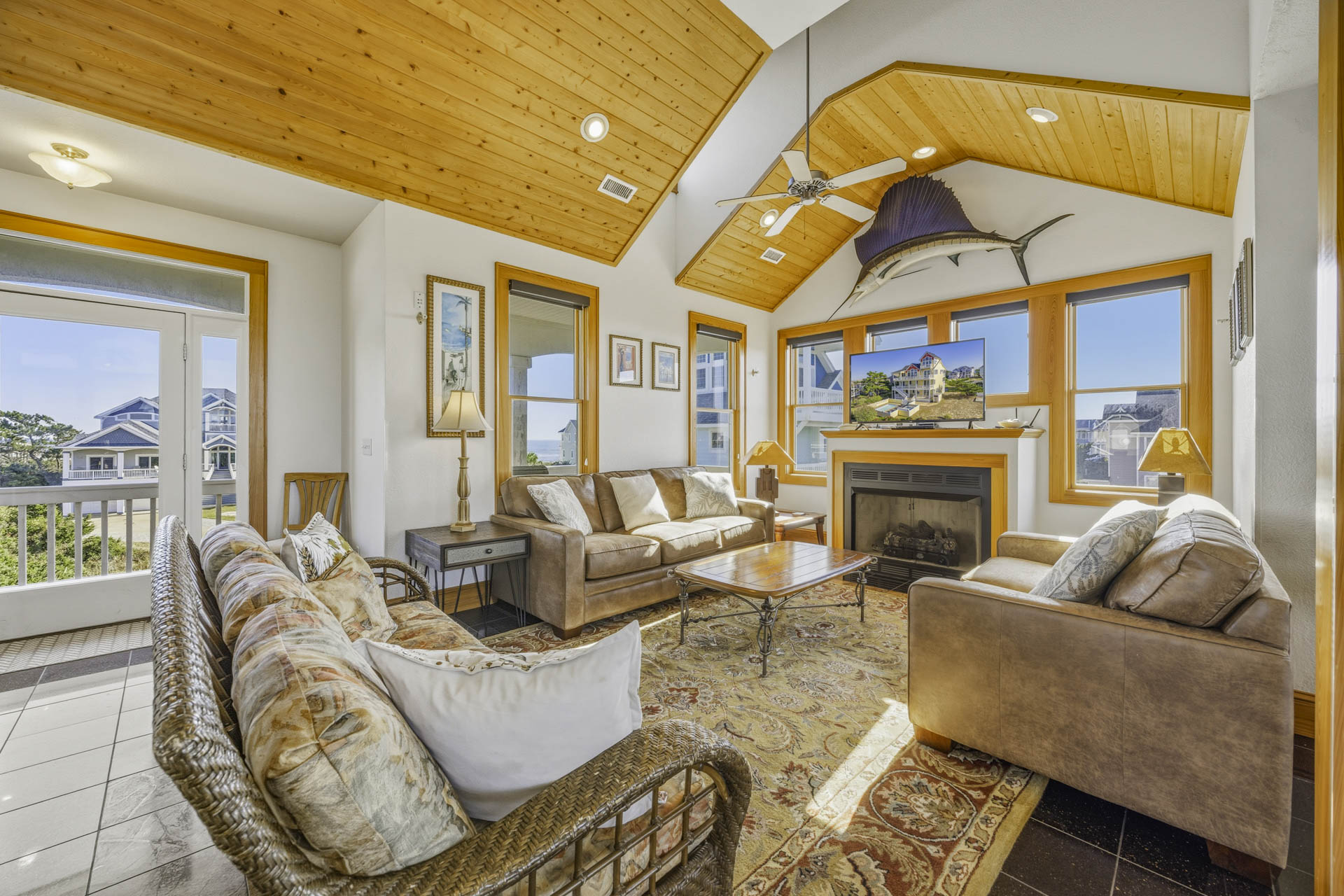 Surf Or Sound Realty 528 Hatteras Seaduction Great Room 1