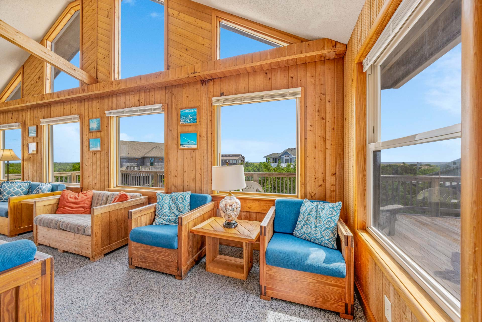 Surf Or Sound Realty 33 Sand Flea Great Room 4