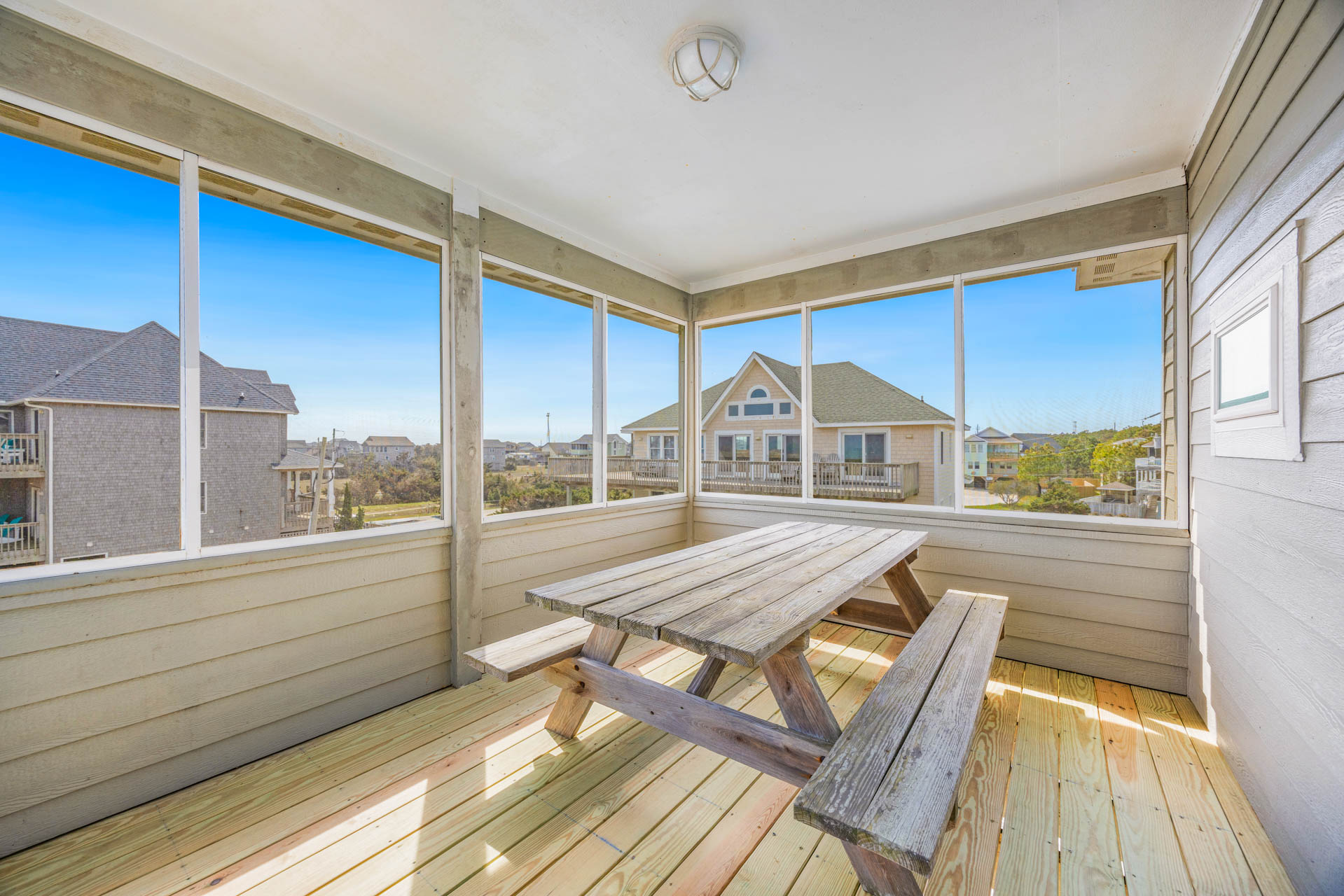 Surf Or Sound Realty 31 1St Wave Screened Porch