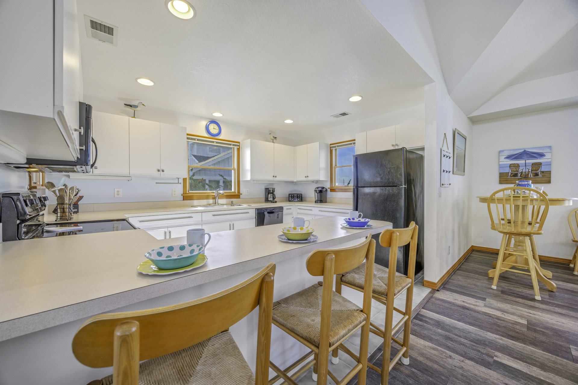 Surf Or Sound Realty 393 Sandfiddler Kitchen 5