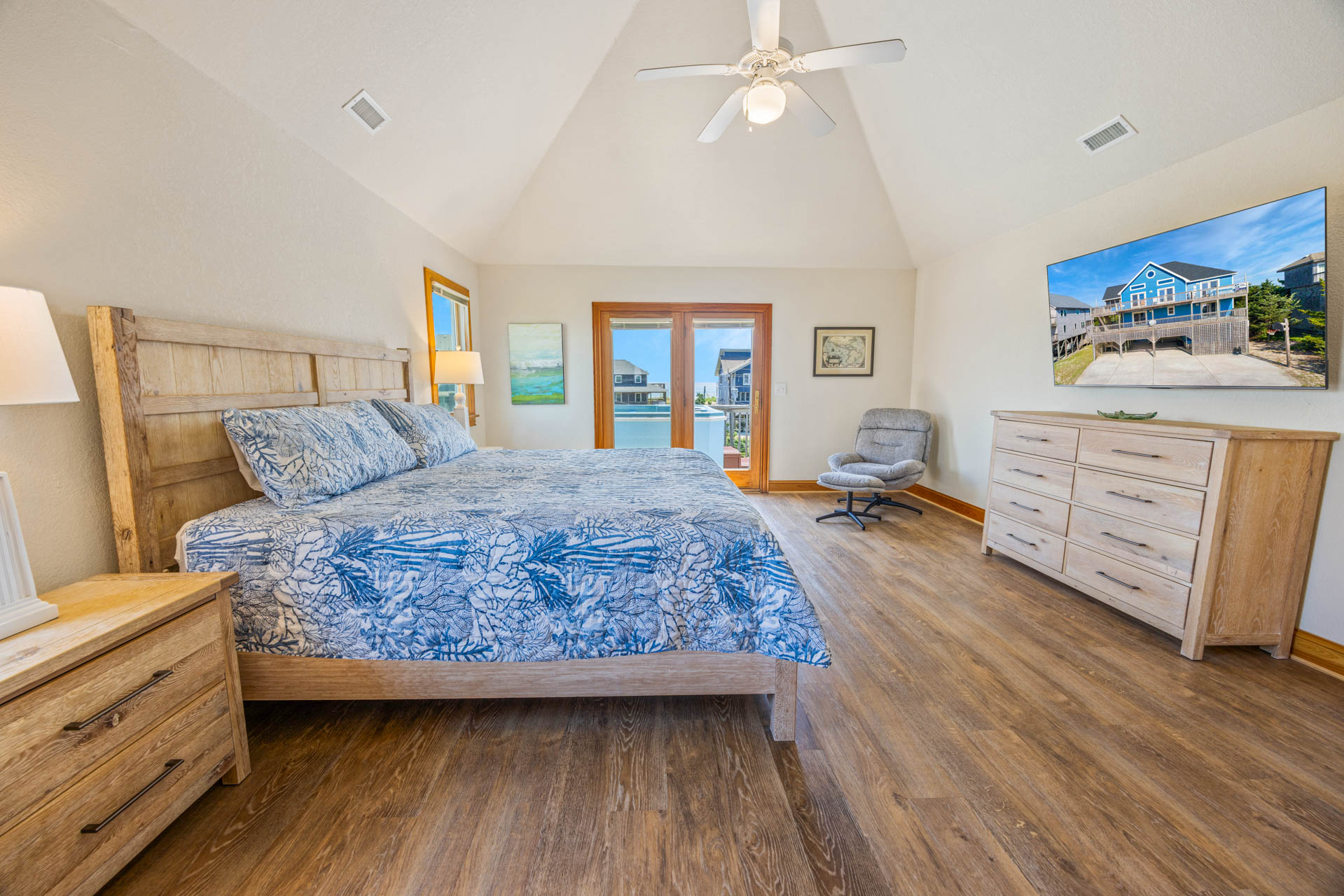 Surf Or Sound Realty 1129 Sea Queen Bedroom 1 2