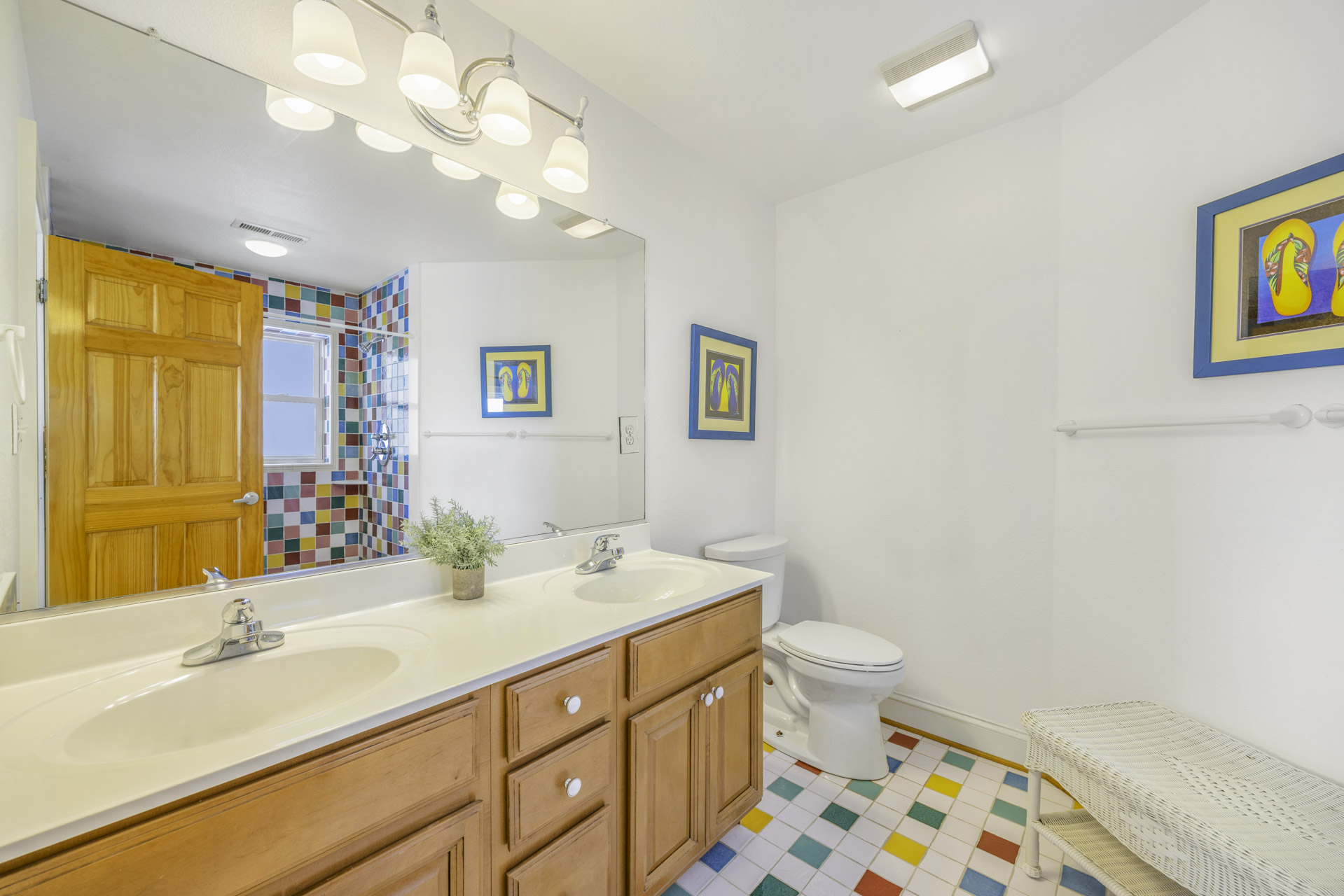 Surf Or Sound Realty 499 Jamaican Me Happy Bedroom 1 3