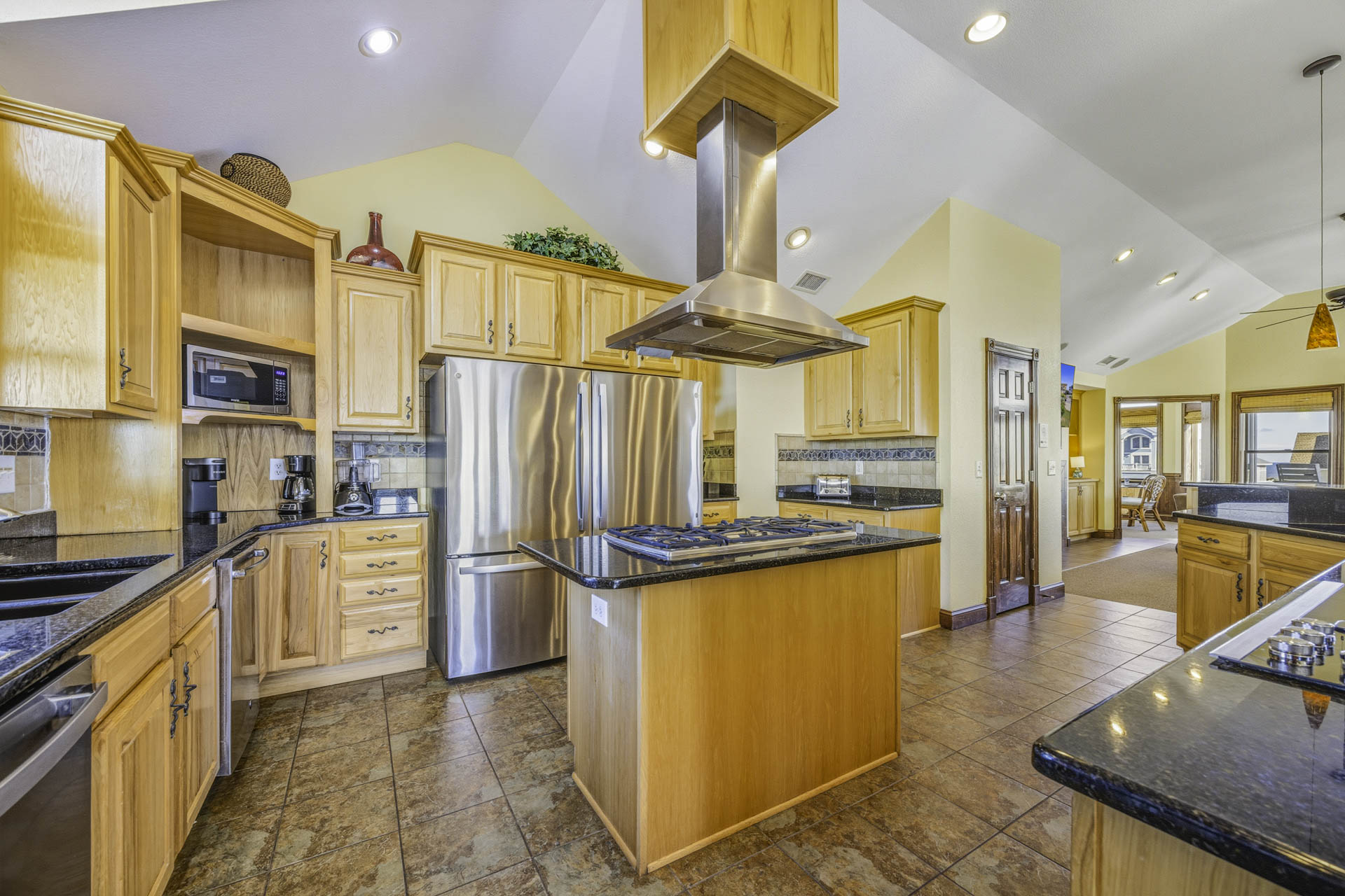 Surf Or Sound Realty 886 Jamman By The Sea Kitchen 8