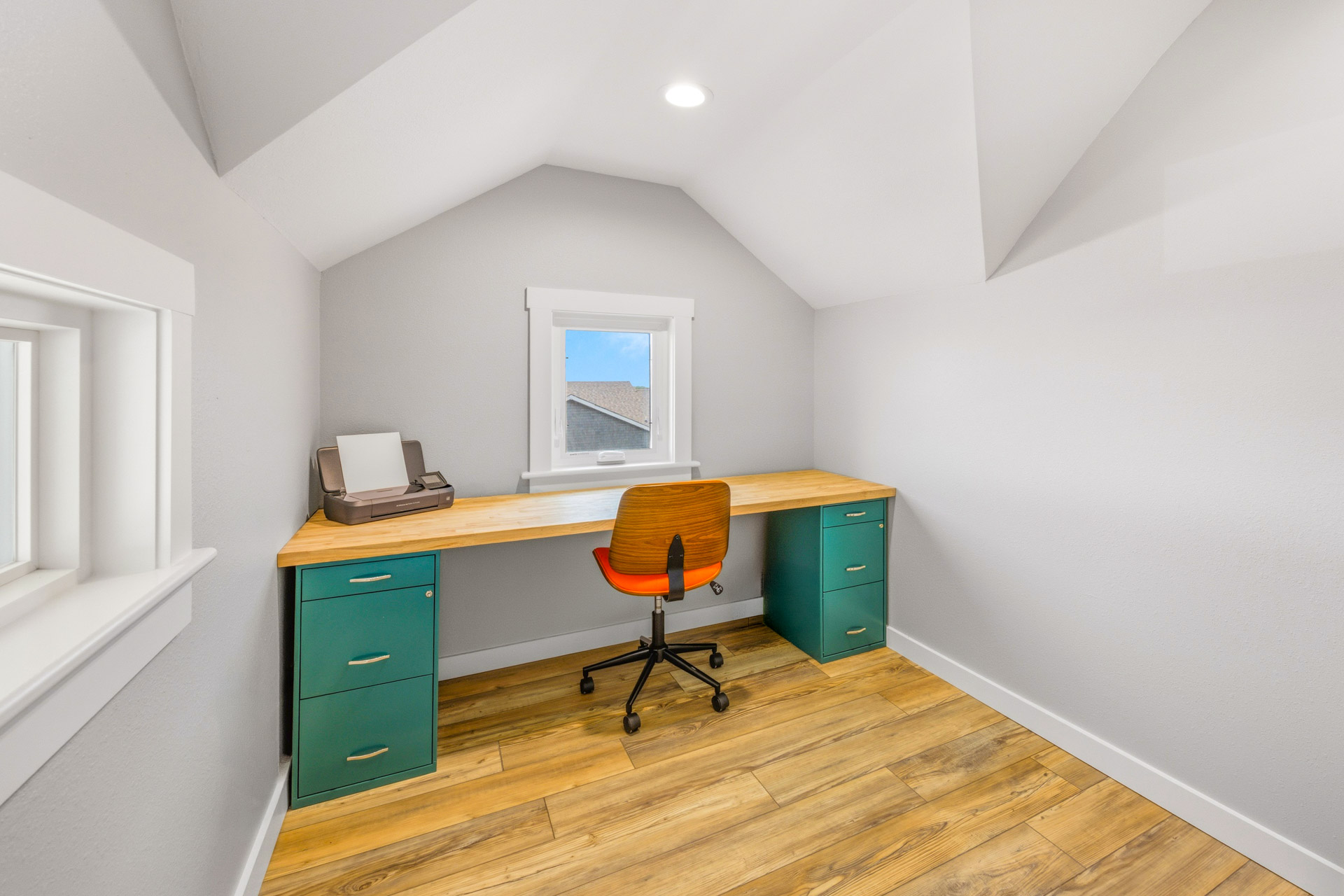 Surf Or Sound Realty 1234 Turtle Watch Workstation