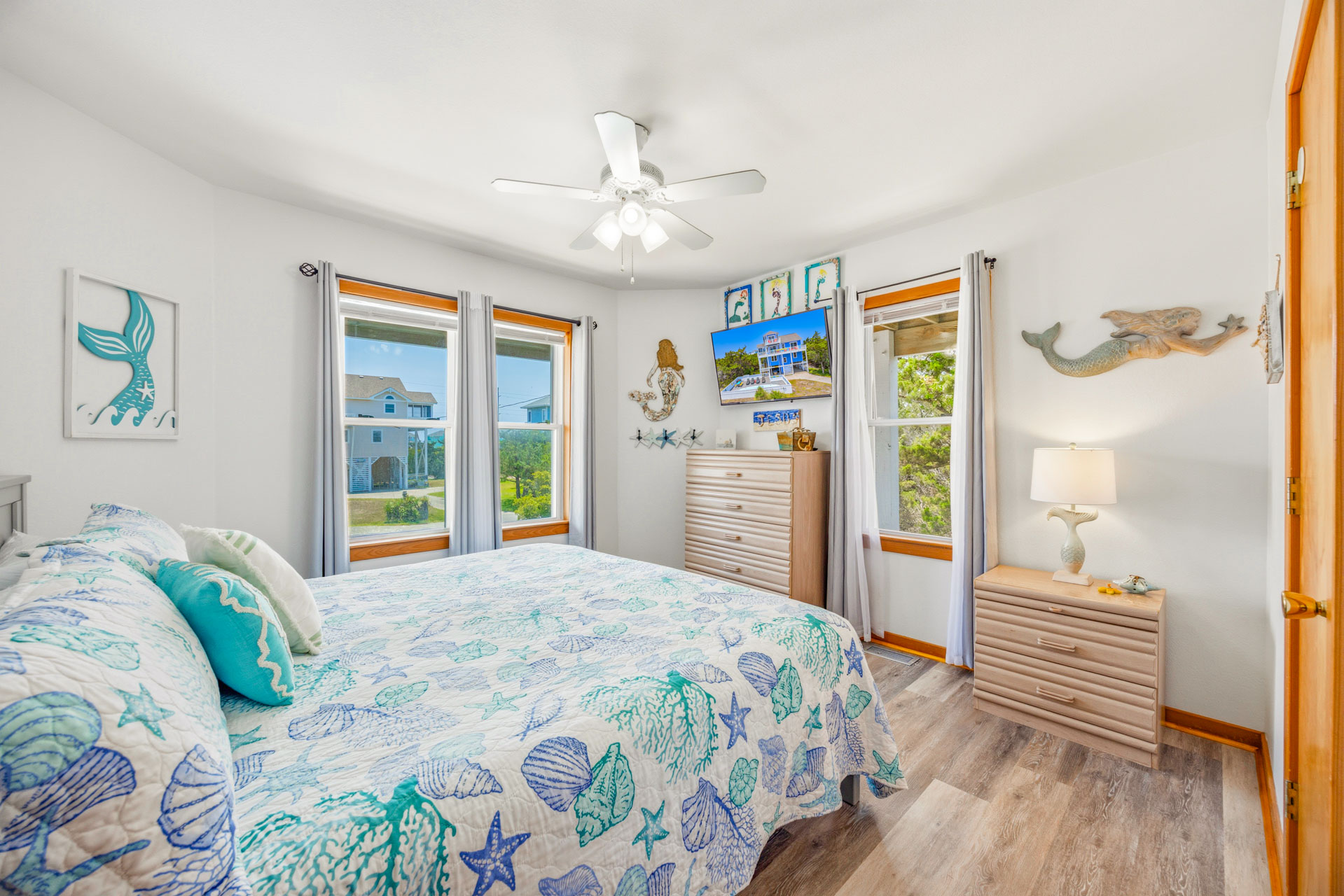 Surf Or Sound Realty 947 Creative Image Bedroom 1 1