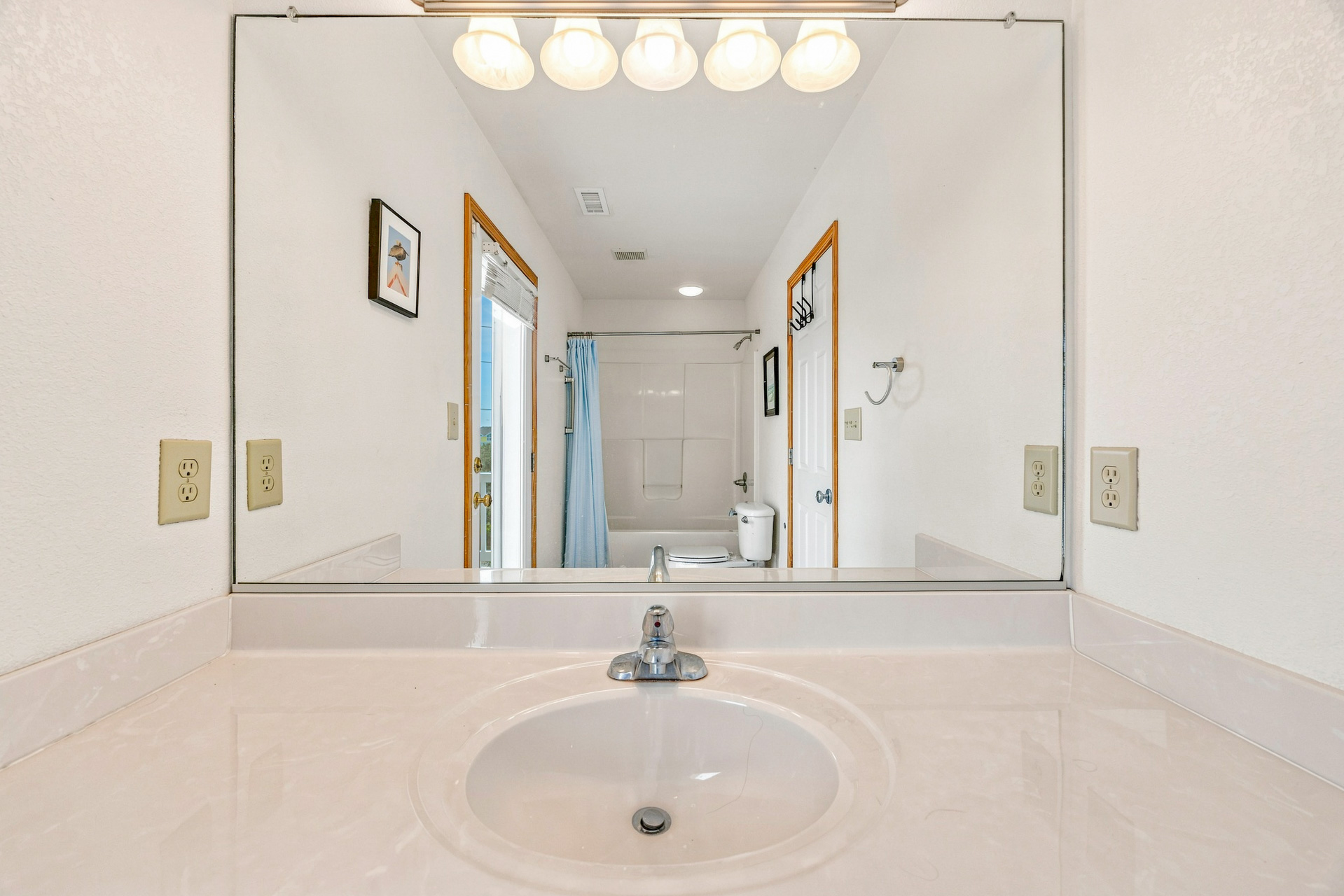 Surf Or Sound Realty 1255 Villa Dolce Vita Bedroom 1 3