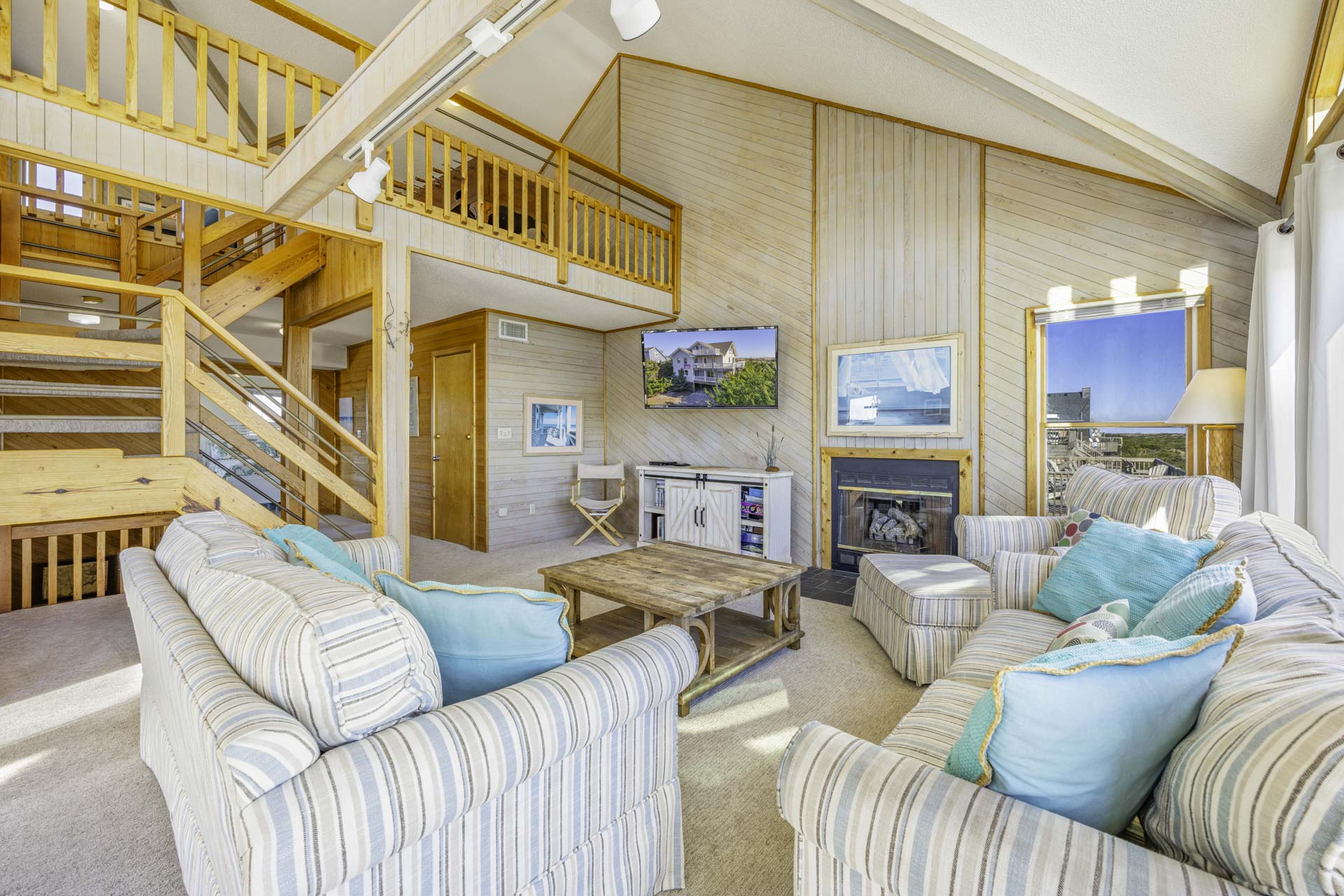 Surf Or Sound Realty 828 Peaceful Easy Feeling Great Room 1