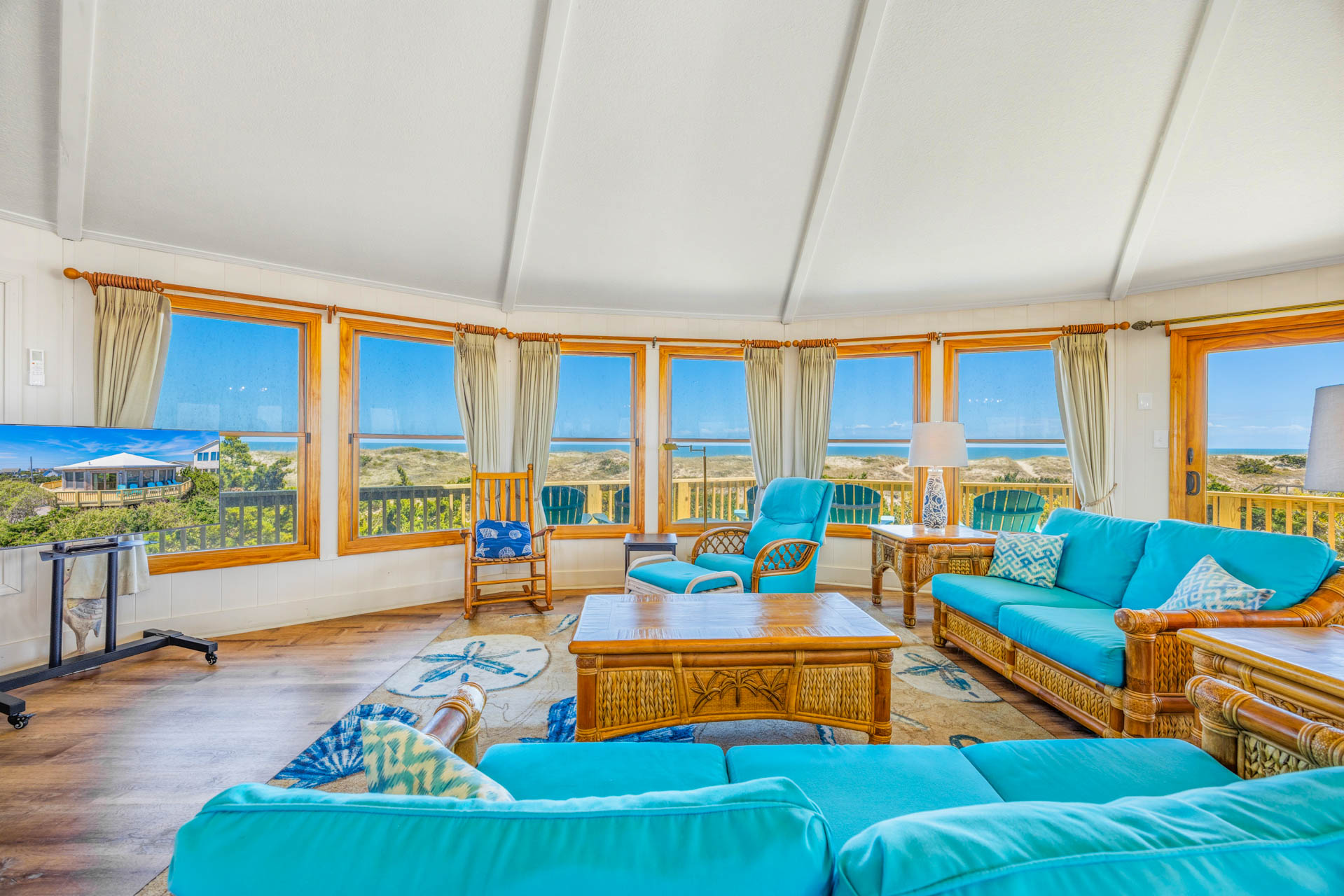 Surf Or Sound Realty 914 Cottage On The Dune Great Room 2