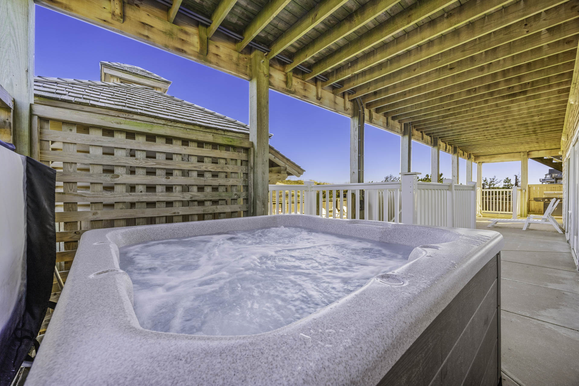 Surf Or Sound Realty 679 Sea Glass Hot Tub 2
