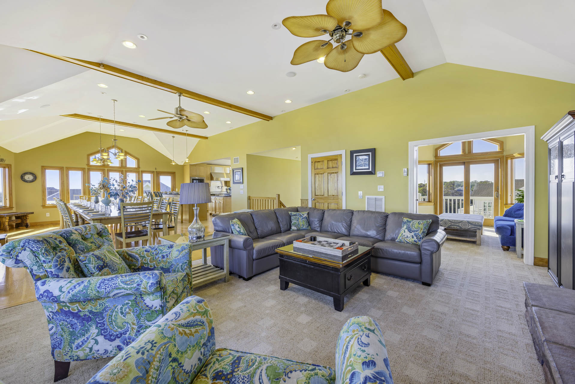 Surf Or Sound Realty 679 Sea Glass Great Room 3