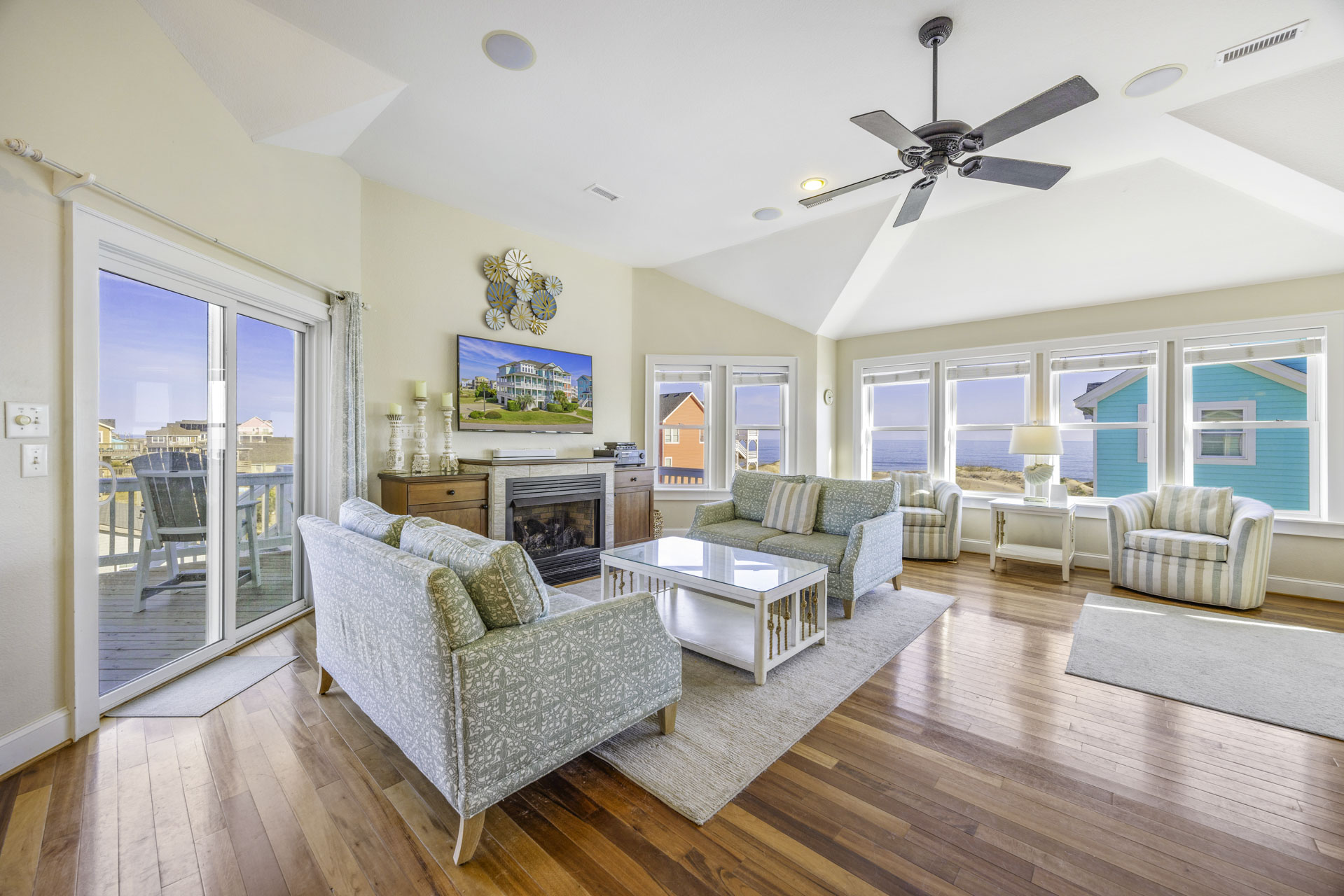 Surf Or Sound Realty 502 Tipsy Turtle Great Room 1