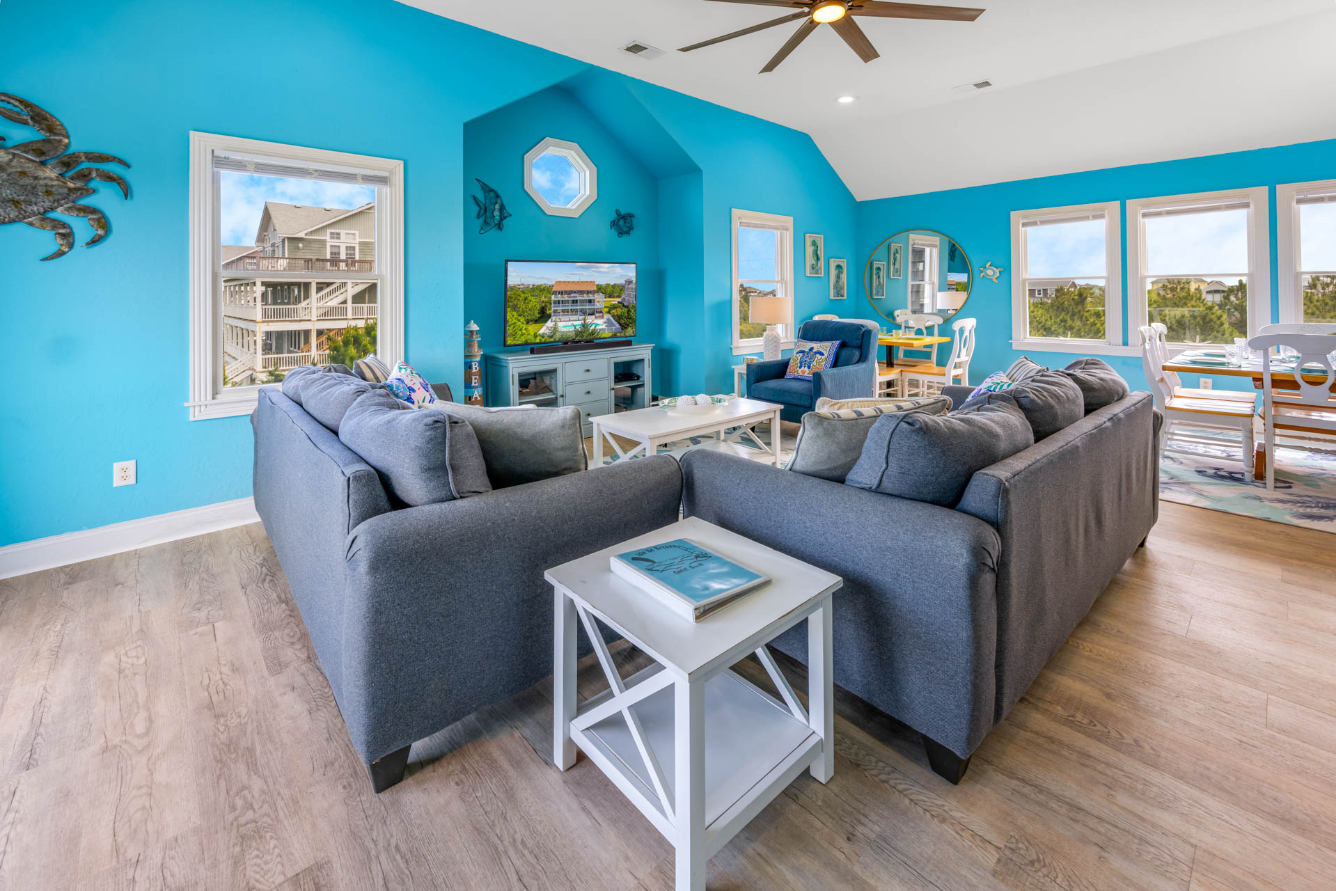 Surf Or Sound Realty 452 Isle Be Breezy Great Room 3