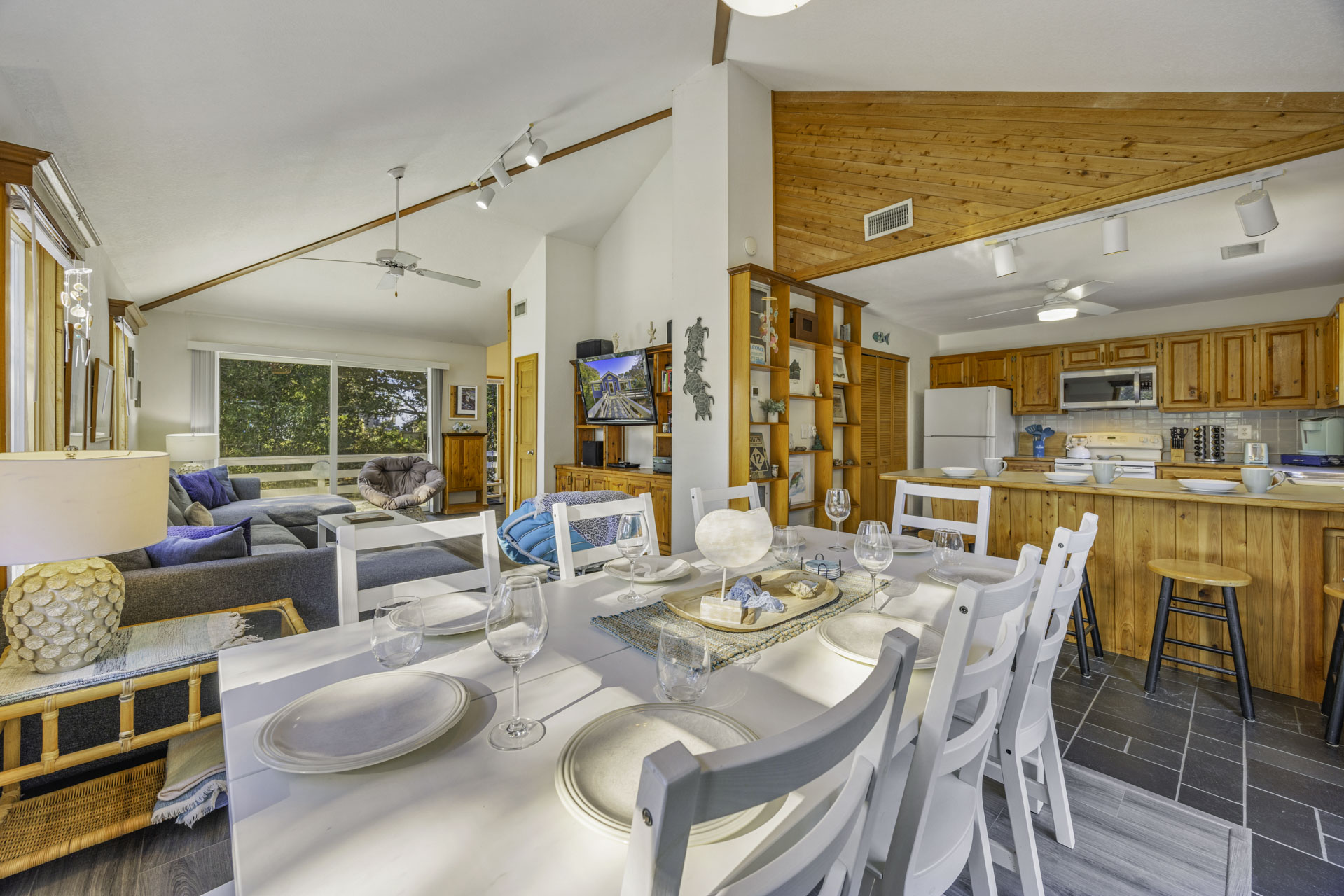 Surf Or Sound Realty 1242 Our Happy Place Dining Area 4