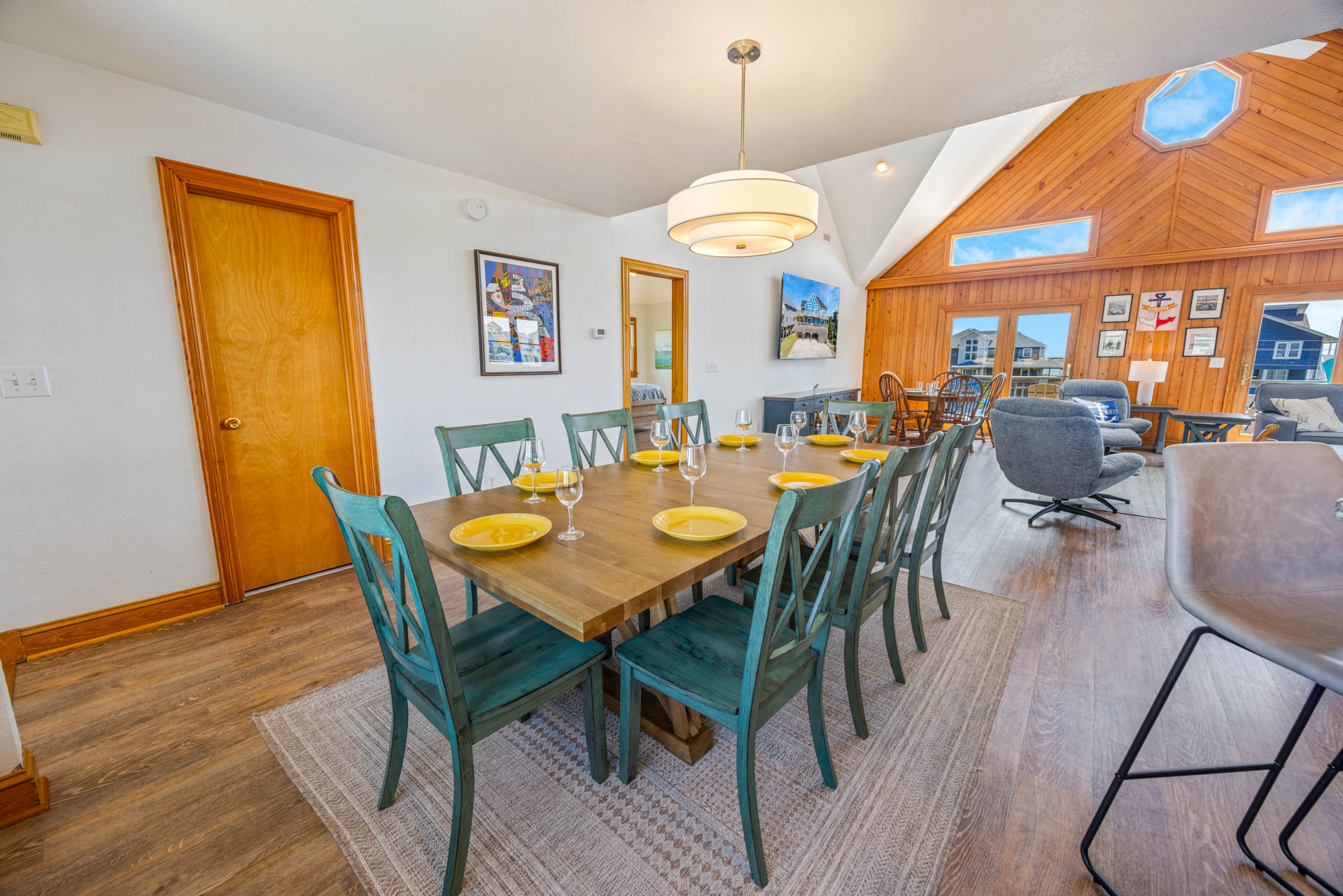 Surf Or Sound Realty 1129 Sea Queen Dining Area 4