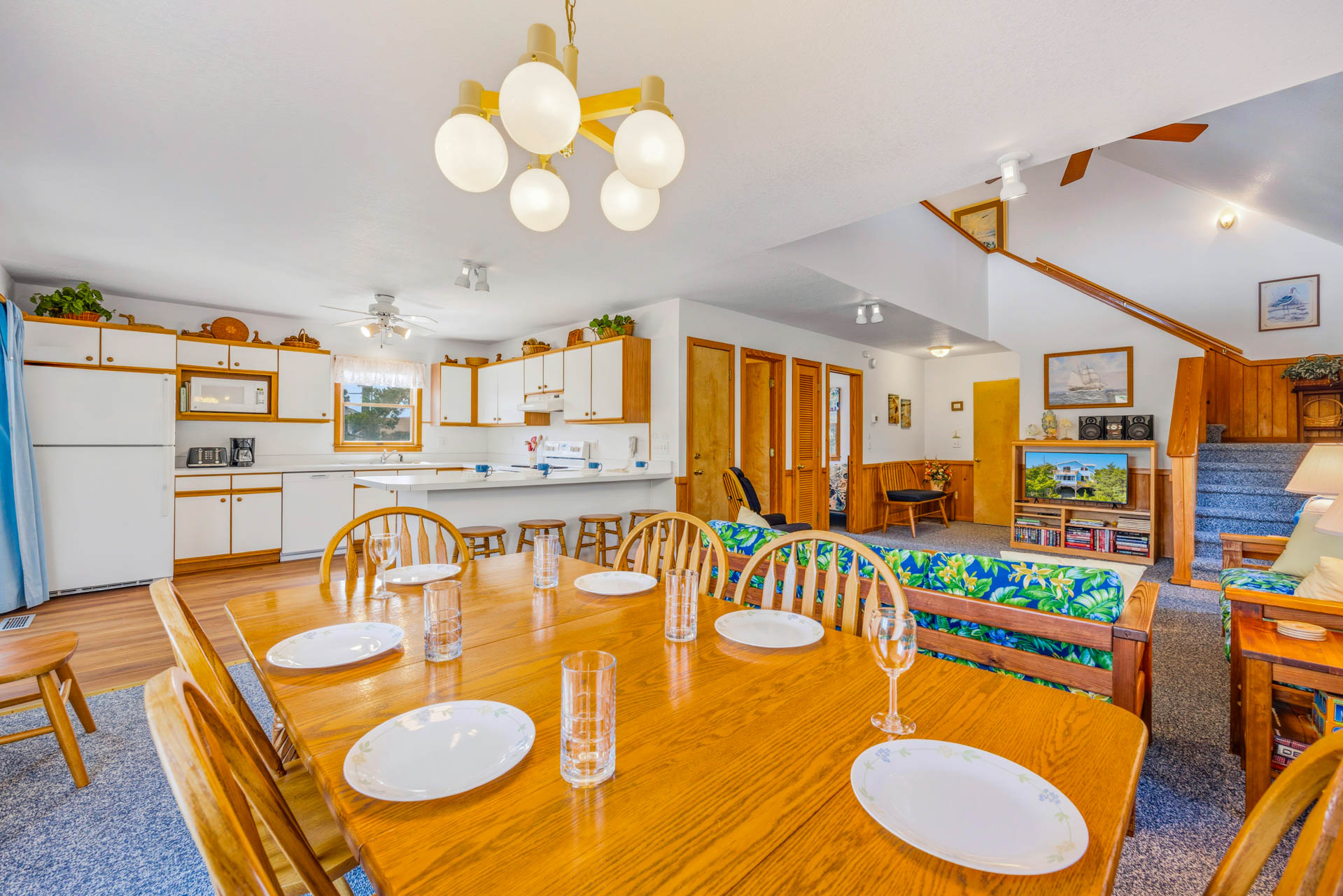 Surf Or Sound Realty 1252 Tern Inn Dining Area 4