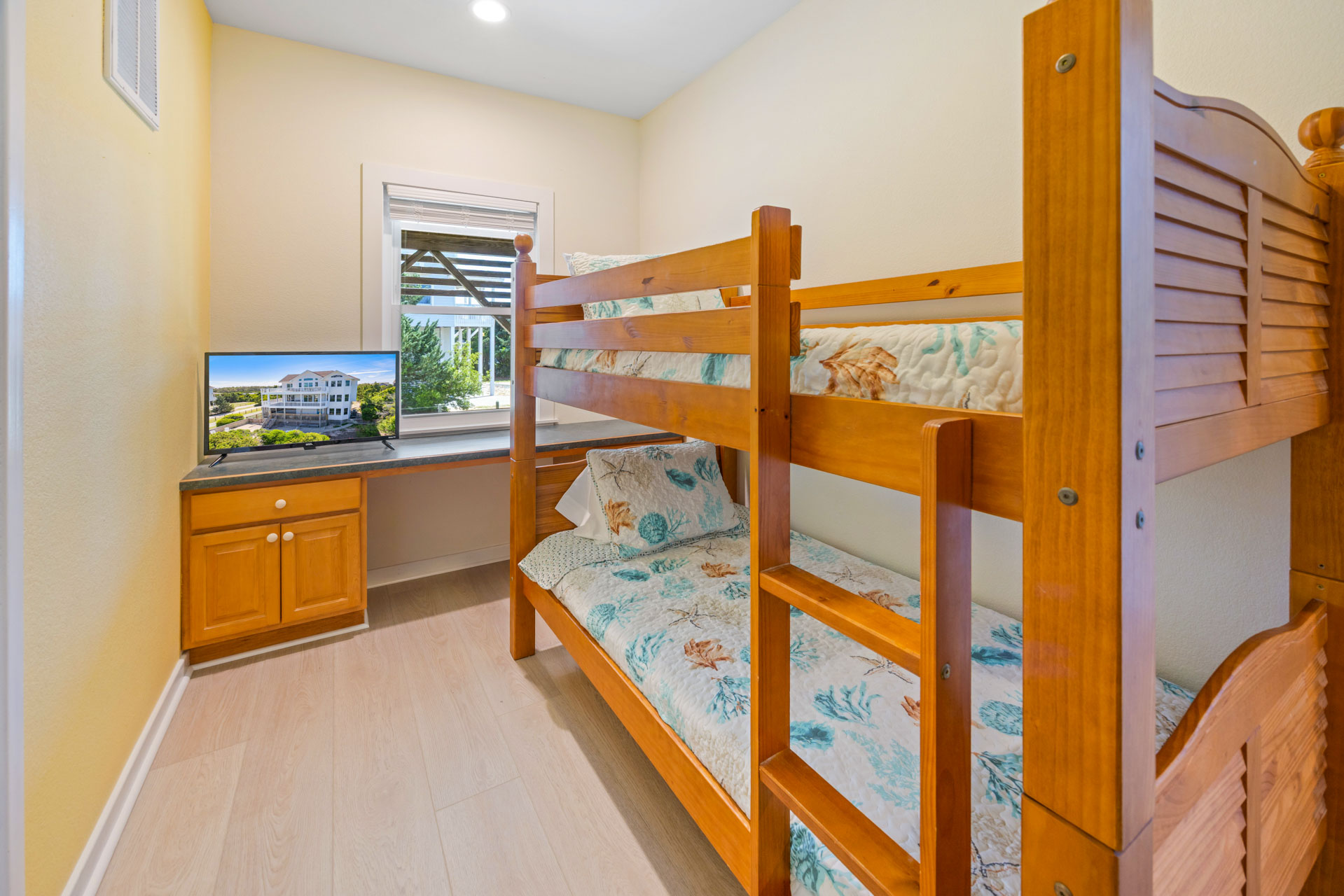 Surf Or Sound Realty 330 Legasea Bedroom 6
