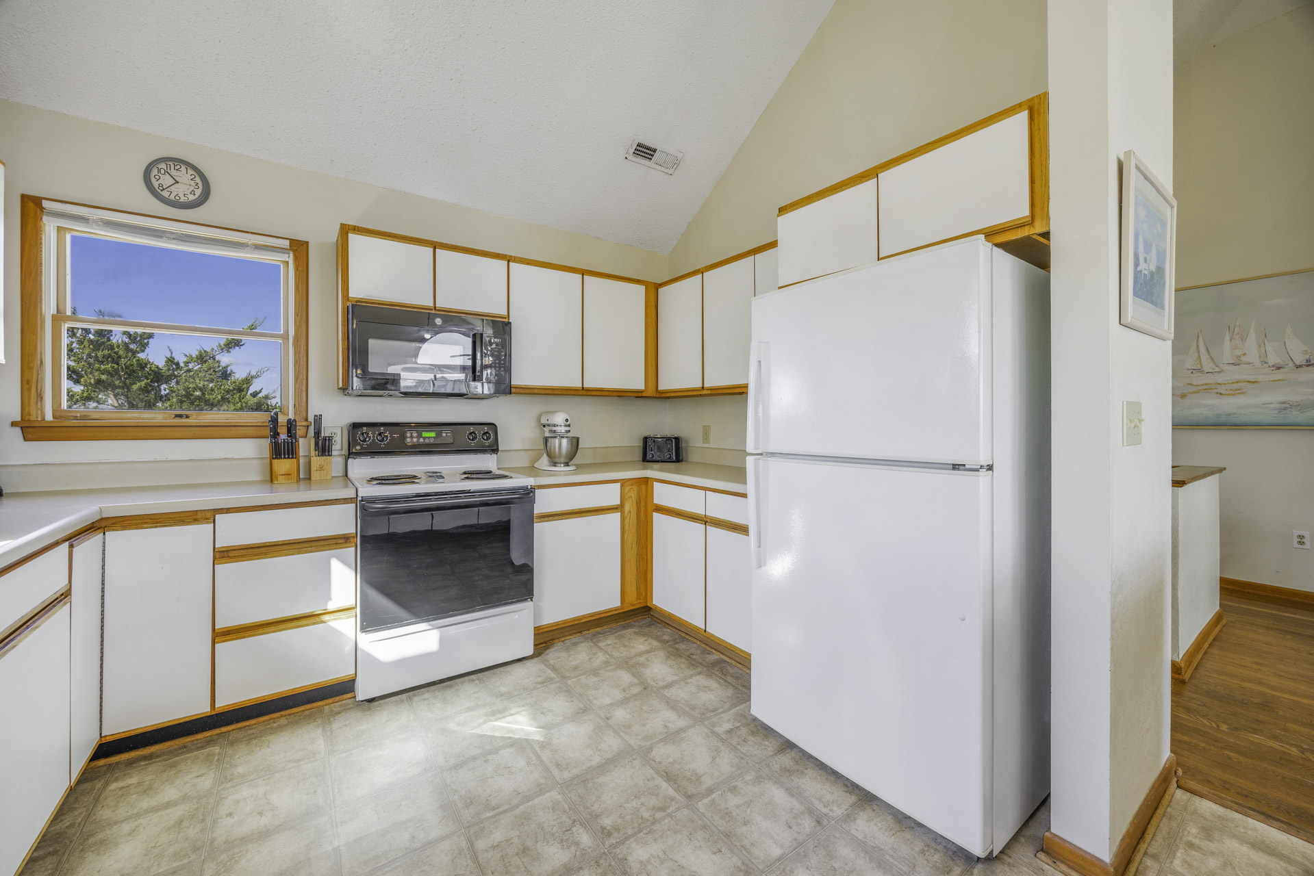 Surf Or Sound Realty 753 Longview Kitchen 4