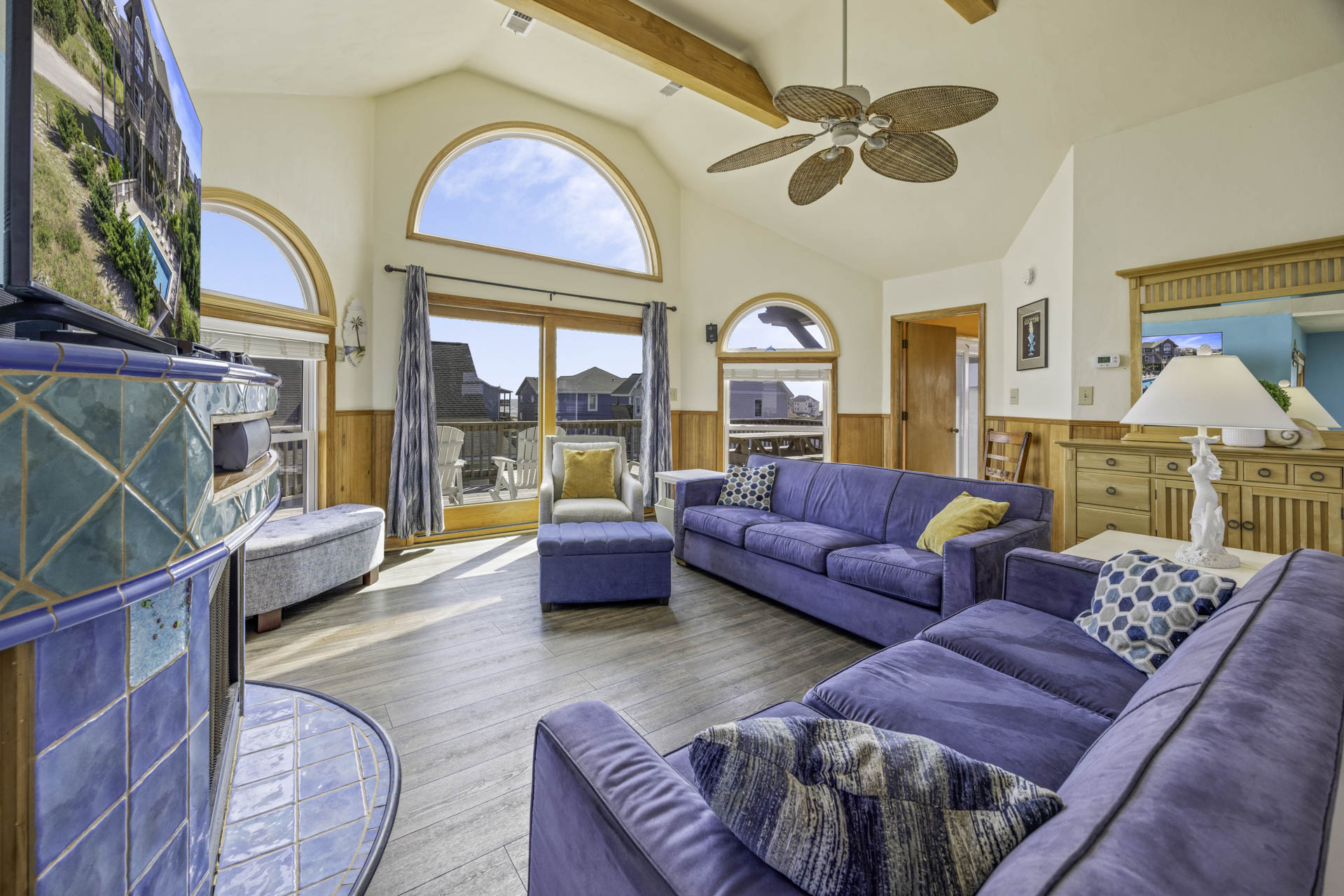 Surf Or Sound Realty 1228 Wave Breaker Great Room 1