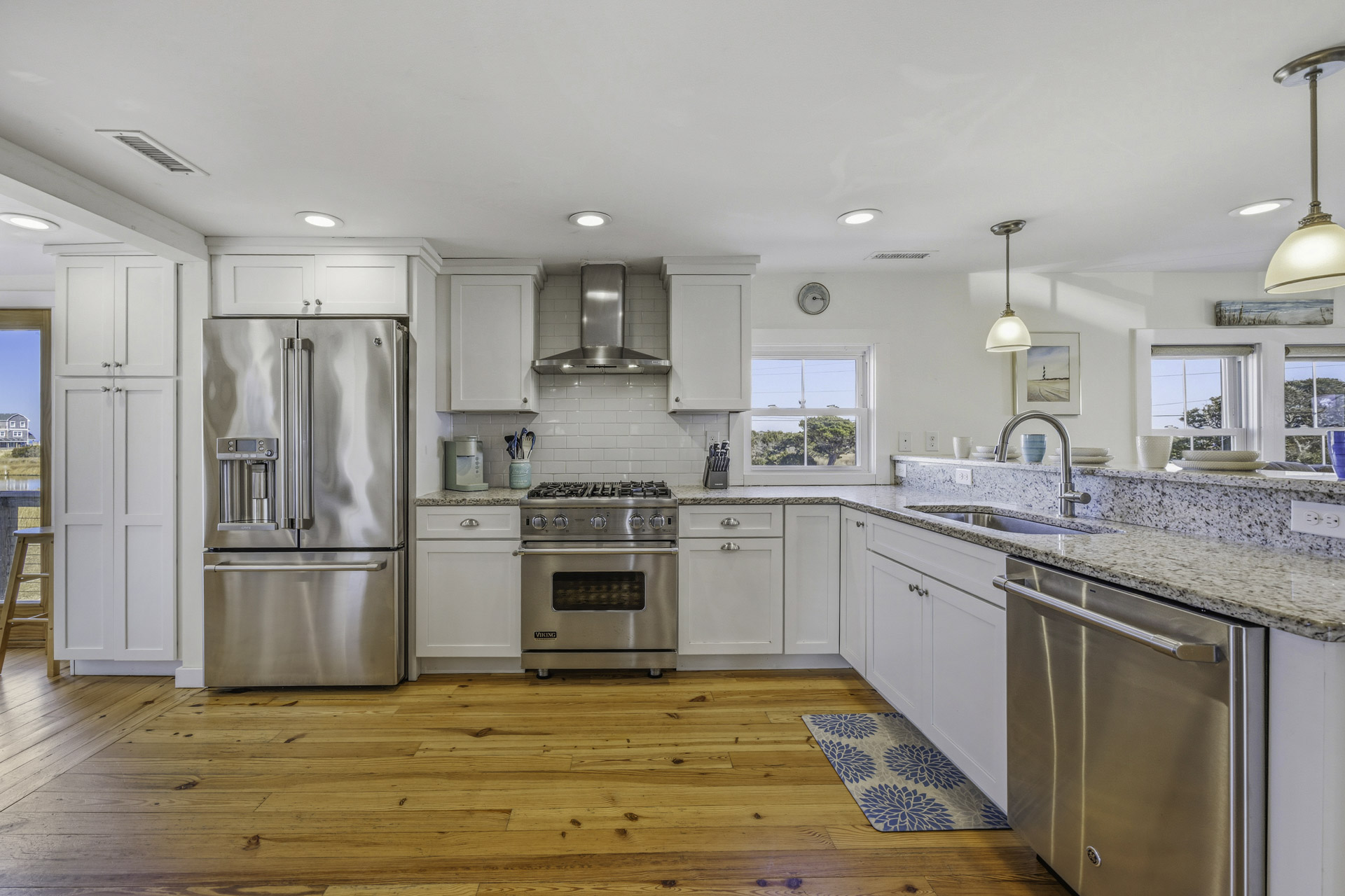 Surf Or Sound Realty 940 Bubba's Last Resort Kitchen 2