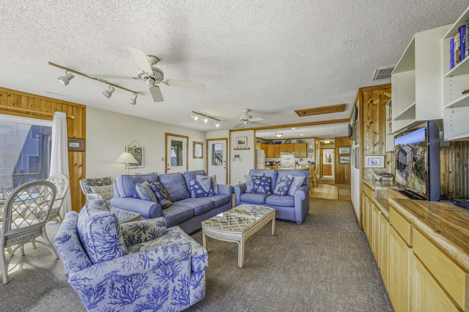 Surf Or Sound Realty 15 Driftwood Great Room 3