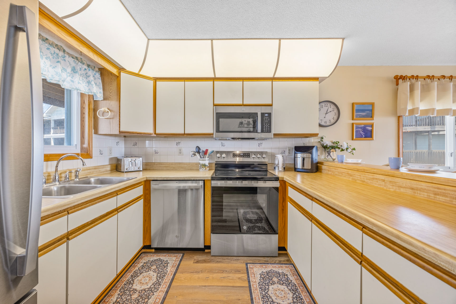 Surf Or Sound Realty 1048 Sea Site Heights Kitchen 3