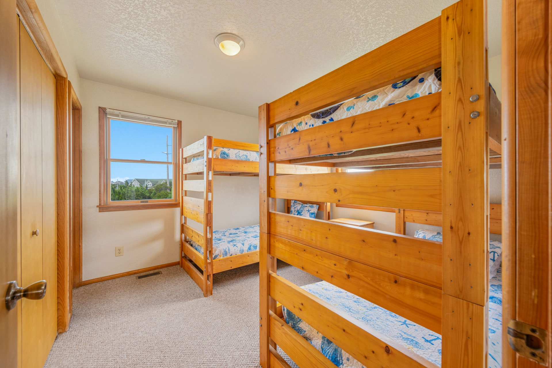 Surf Or Sound Realty 33 Sand Flea Bedroom 4 2