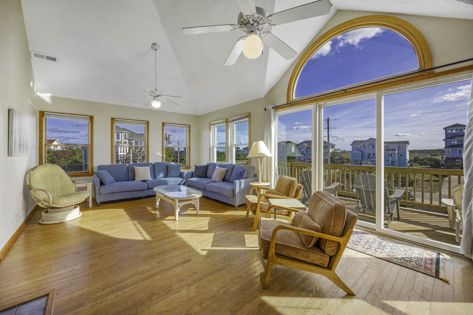 Surf Or Sound Realty 753 Longview Great Room 1