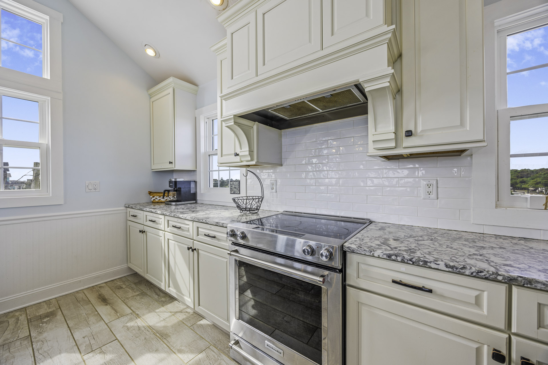 Surf Or Sound Realty 1231 Rise N Shine Kitchen 5