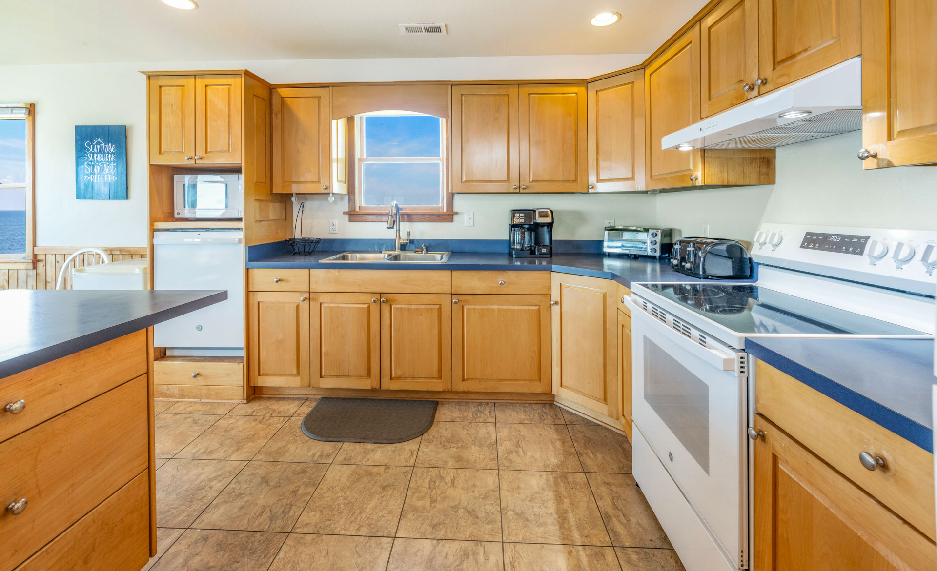 Surf Or Sound Realty 165 Aeolus Kitchen 5