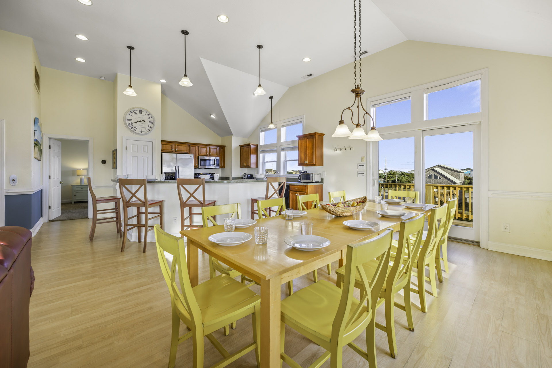 Surf Or Sound Realty 687 The Scotch Retreat Dining Area 2