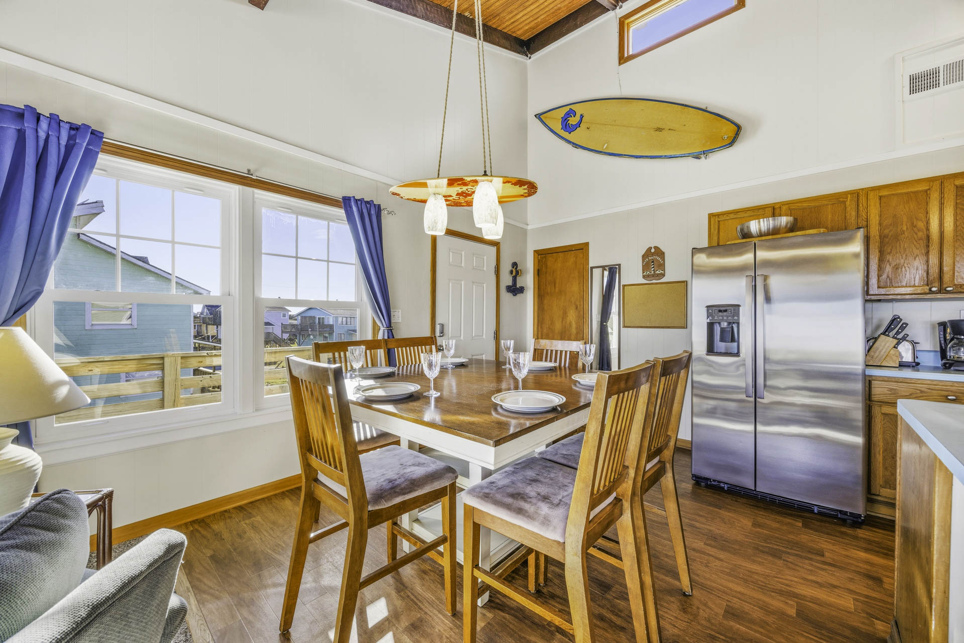 Surf Or Sound Realty 861 Kinnakeet Retreat Dining Area 2