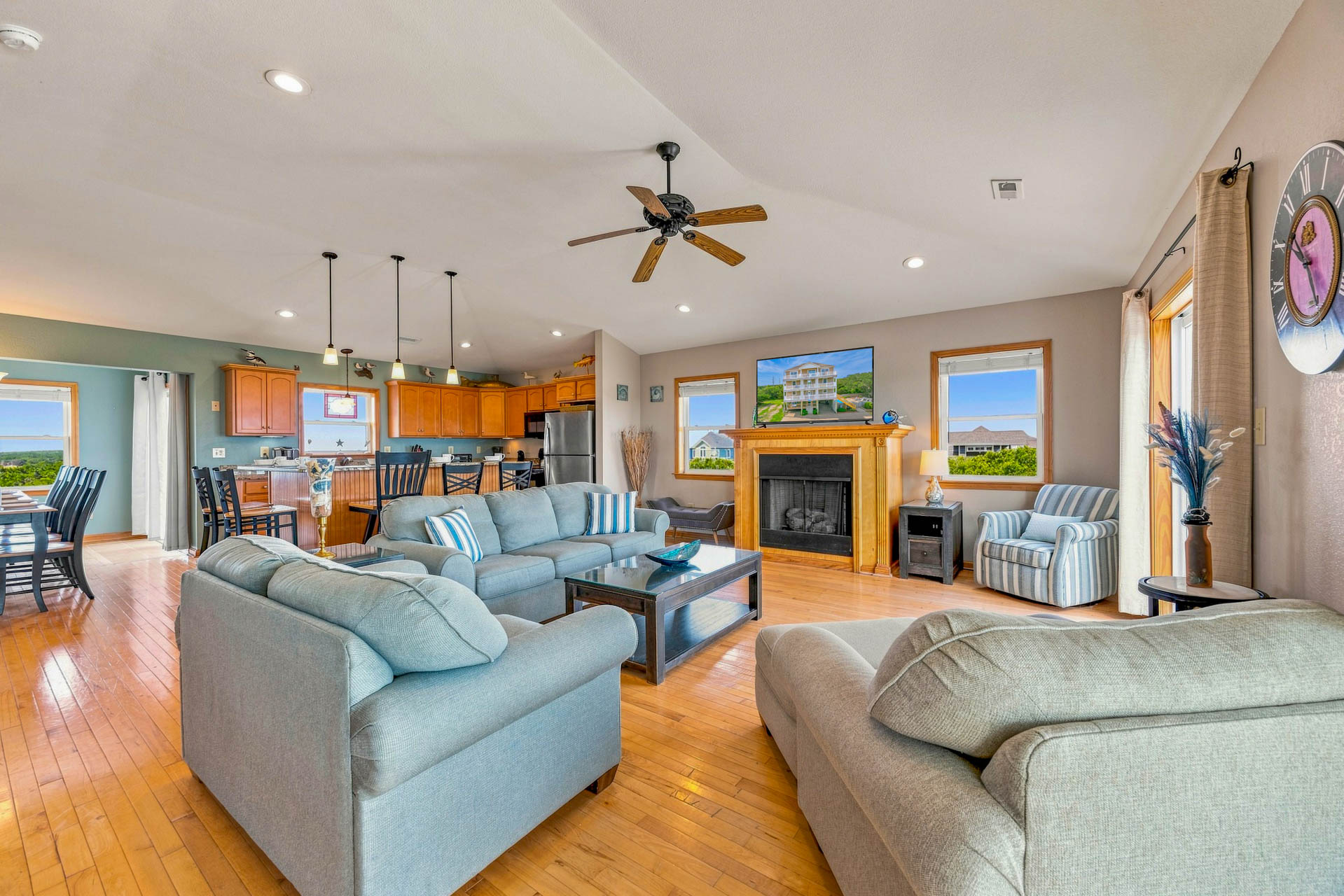Surf Or Sound Realty 1255 Villa Dolce Vita Great Room 1