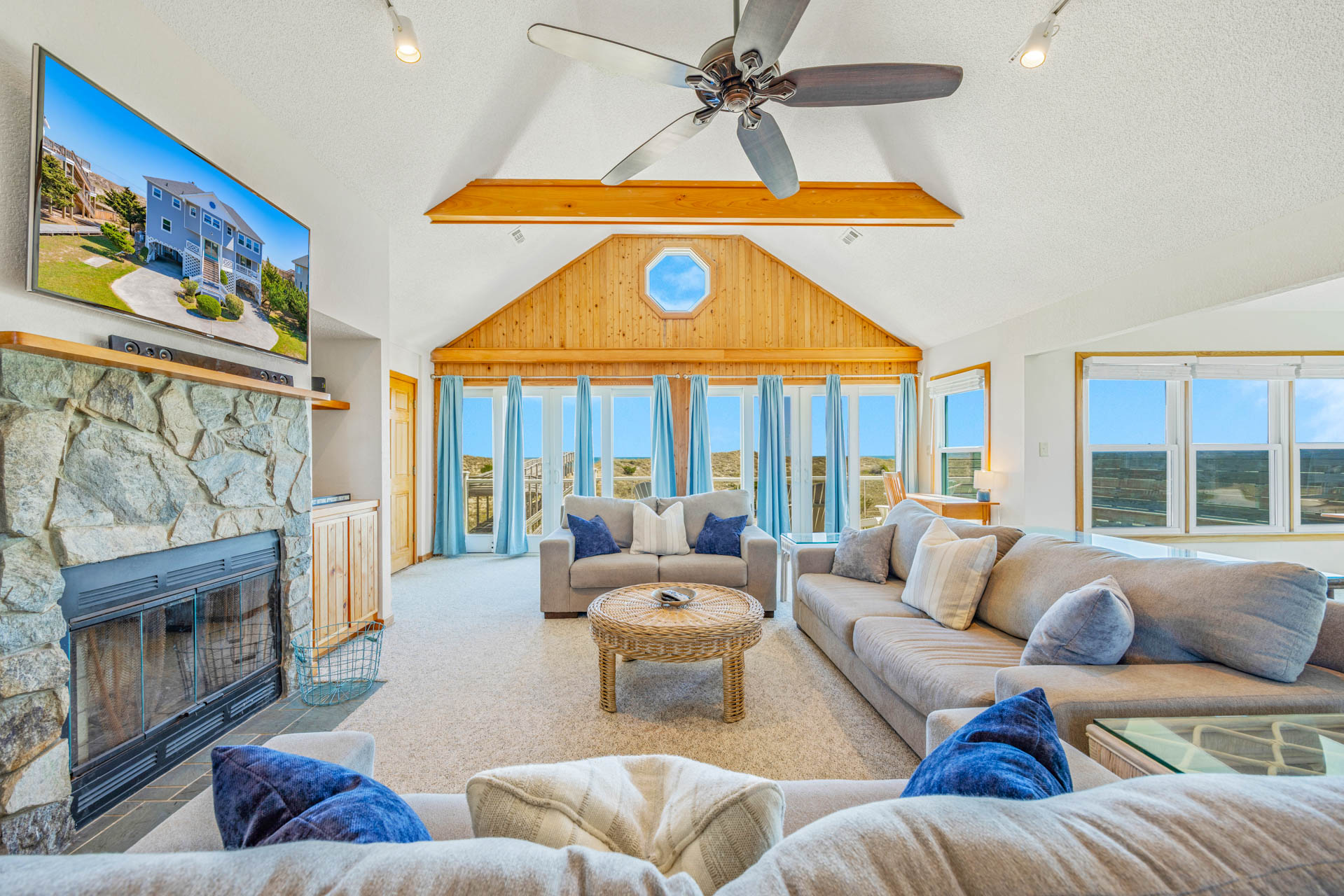 Surf Or Sound Realty 1208 Tranquil Waves Great Room 2