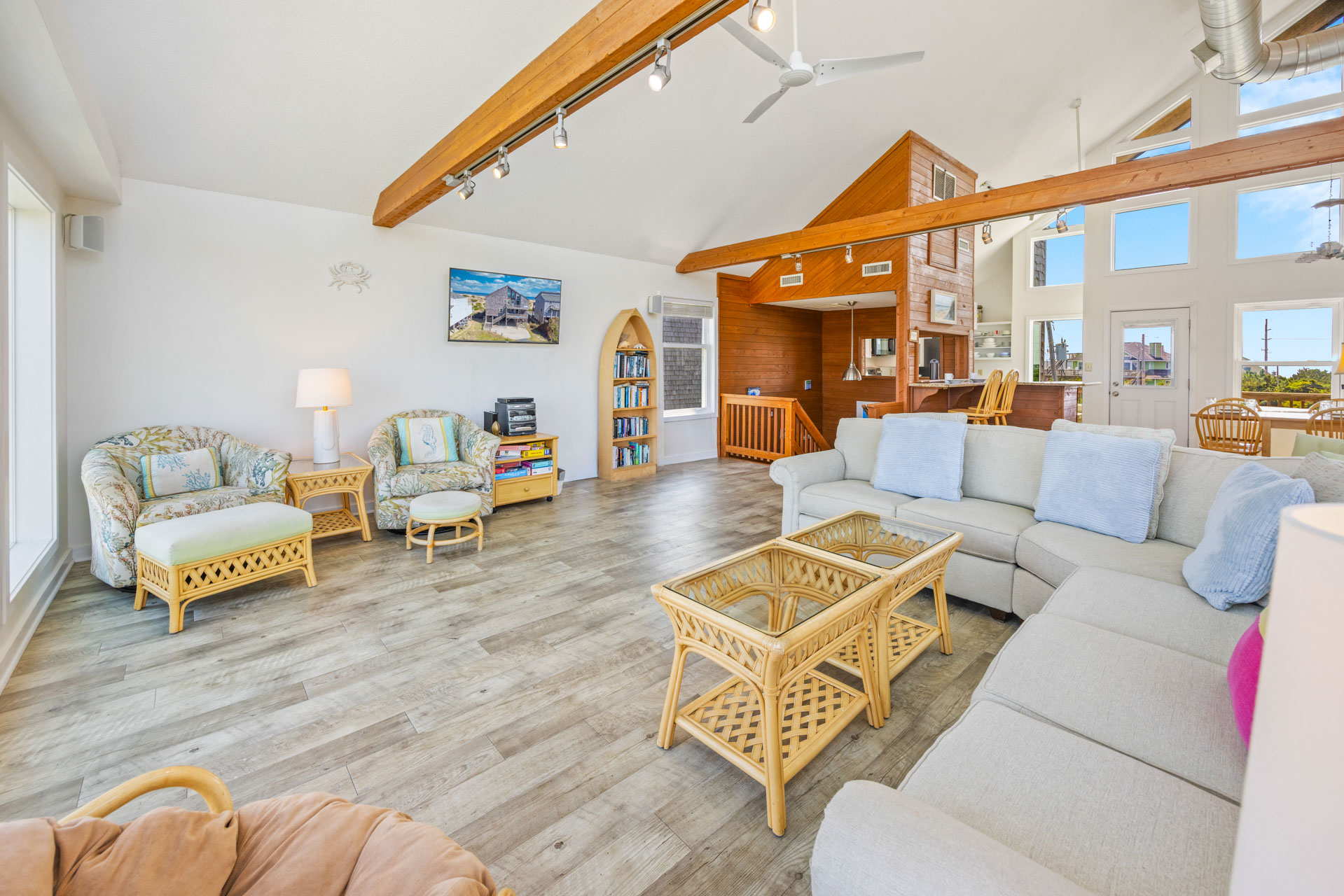 Surf Or Sound Realty 1022 Stella Maris Great Room 5